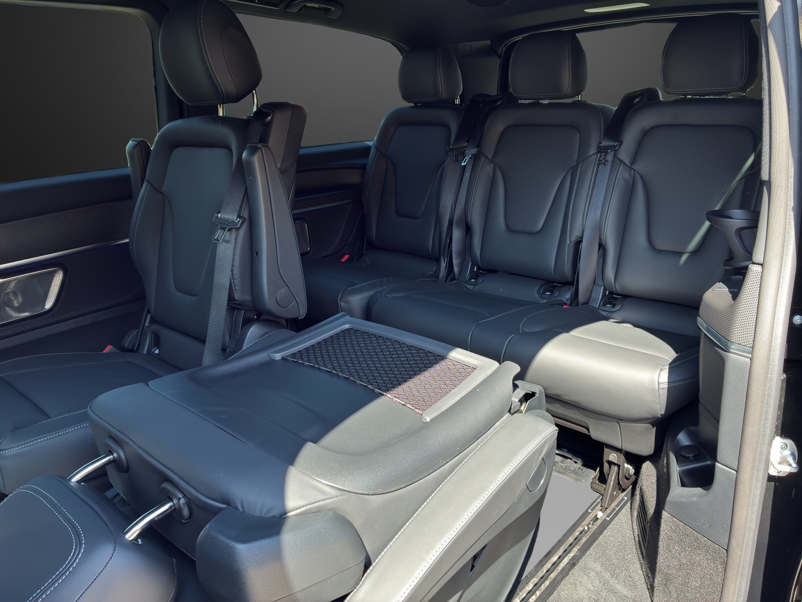 MERCEDES-BENZ V 300 d lang 4Matic Swiss Edition 9G-Tronic-image-10