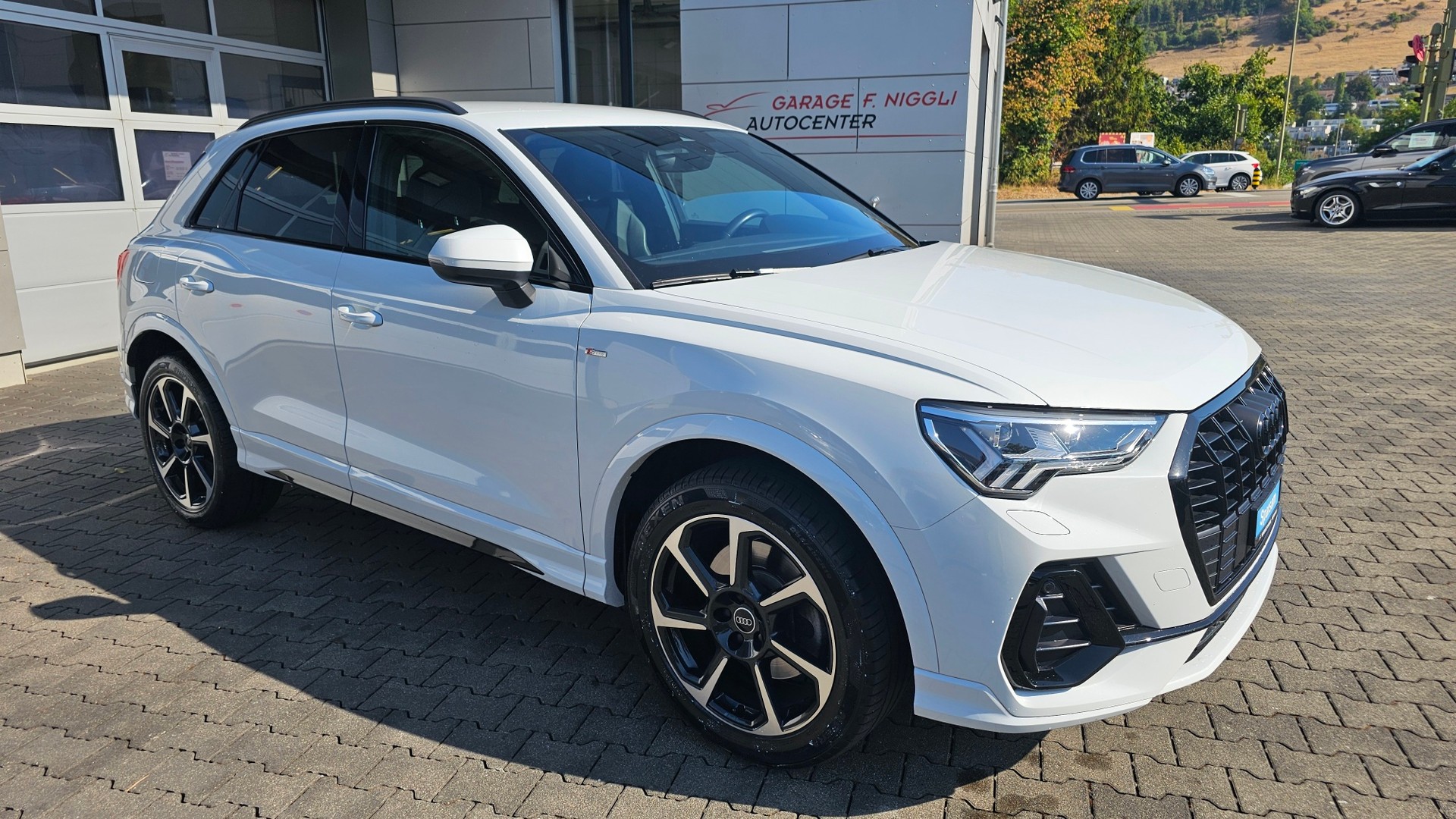 AUDI Q3 45 TFSI e S line S-tronic-showroom-element-1
