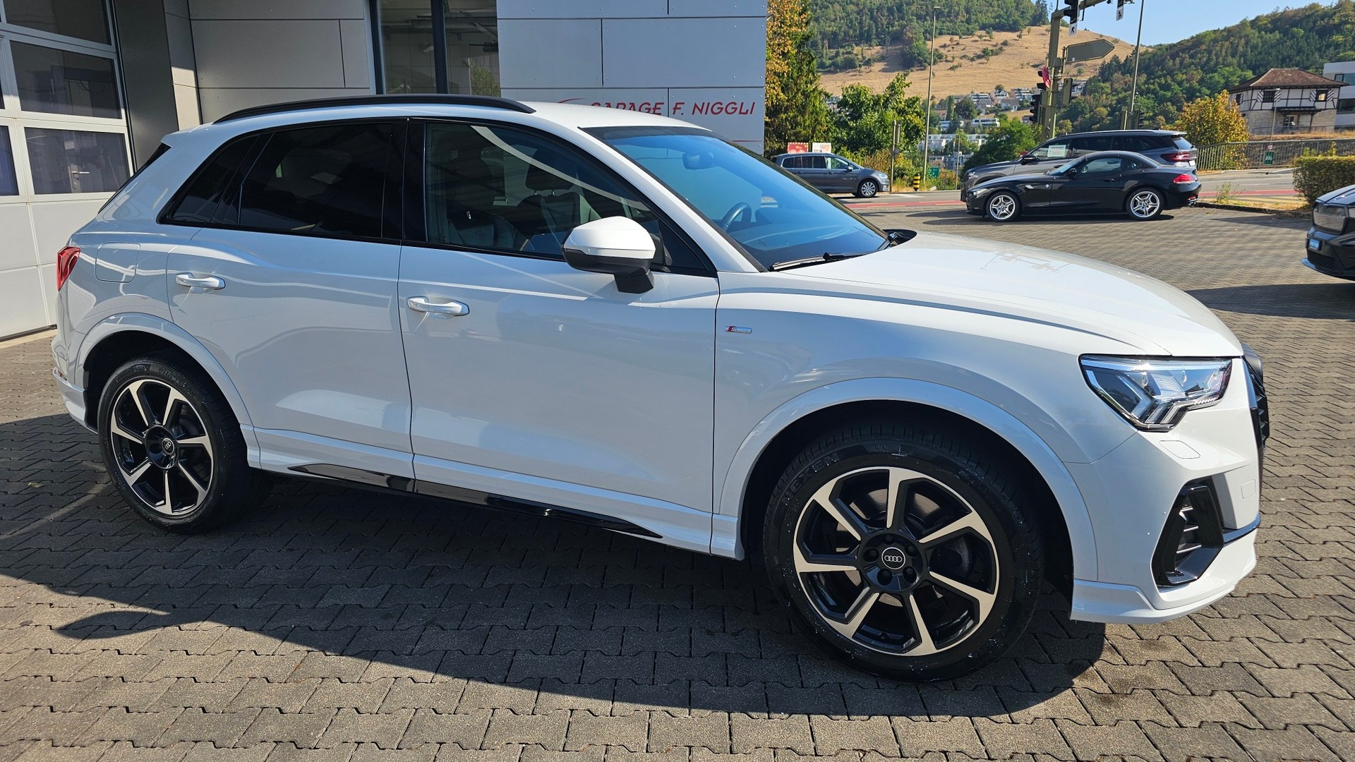 AUDI Q3 45 TFSI e S line S-tronic-showroom-element-2
