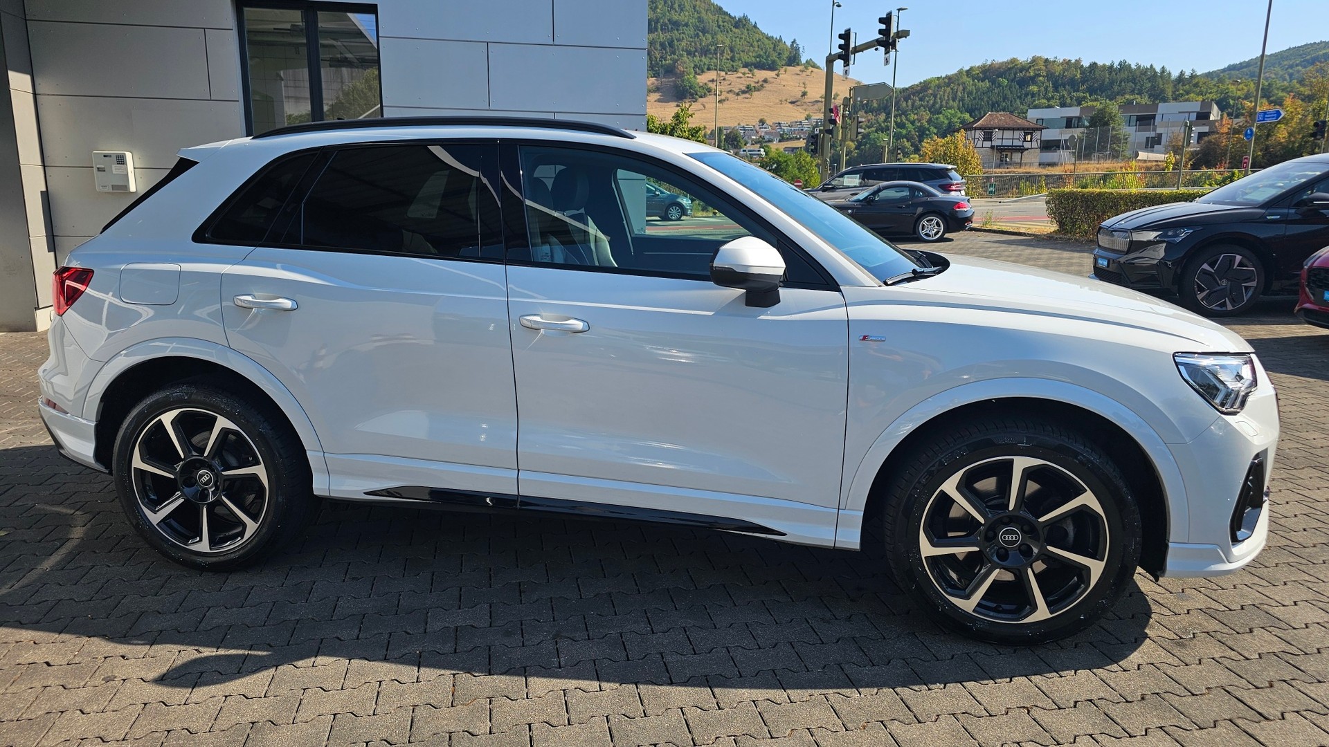 AUDI Q3 45 TFSI e S line S-tronic-showroom-element-3