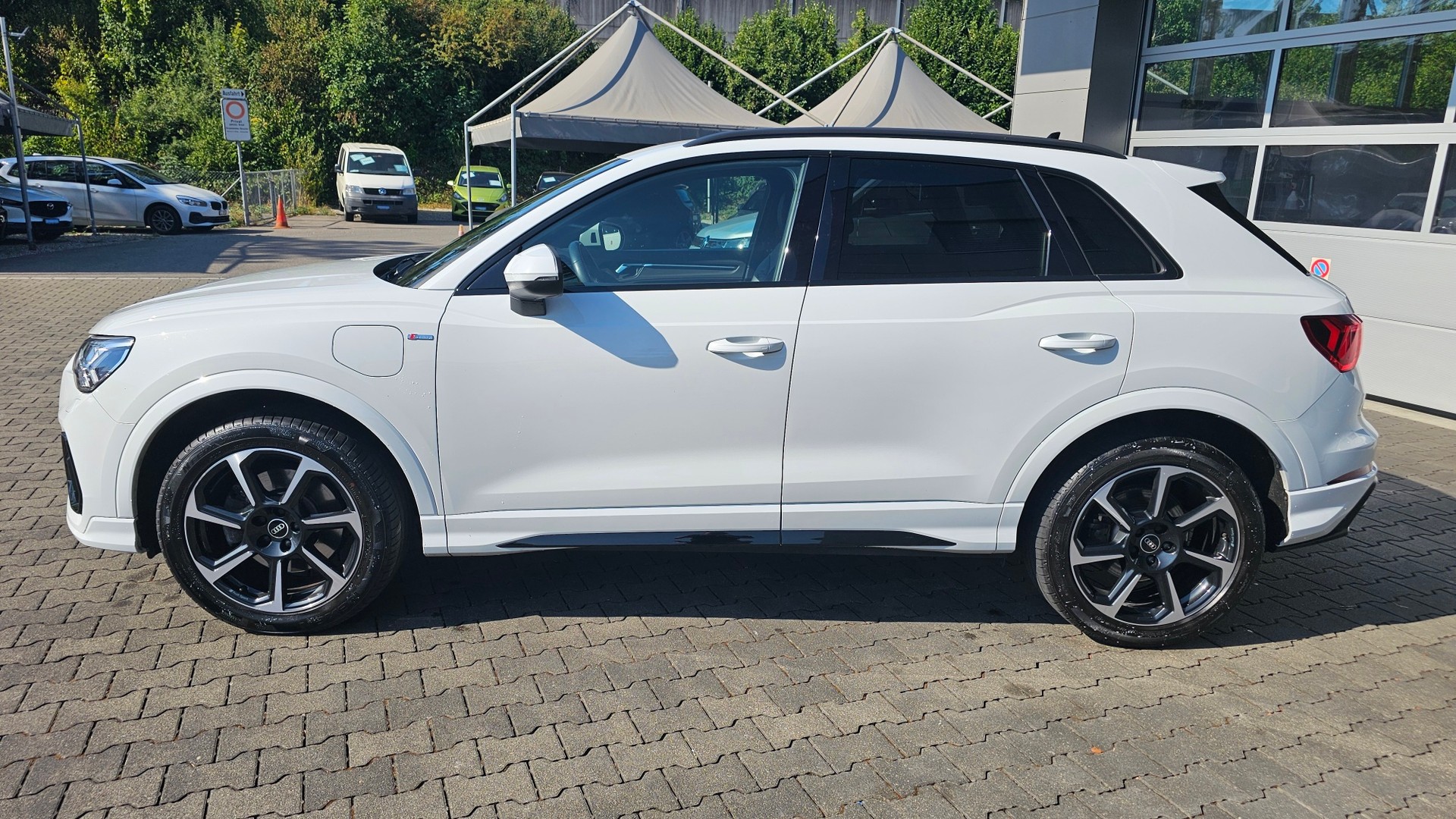 AUDI Q3 45 TFSI e S line S-tronic-image-14