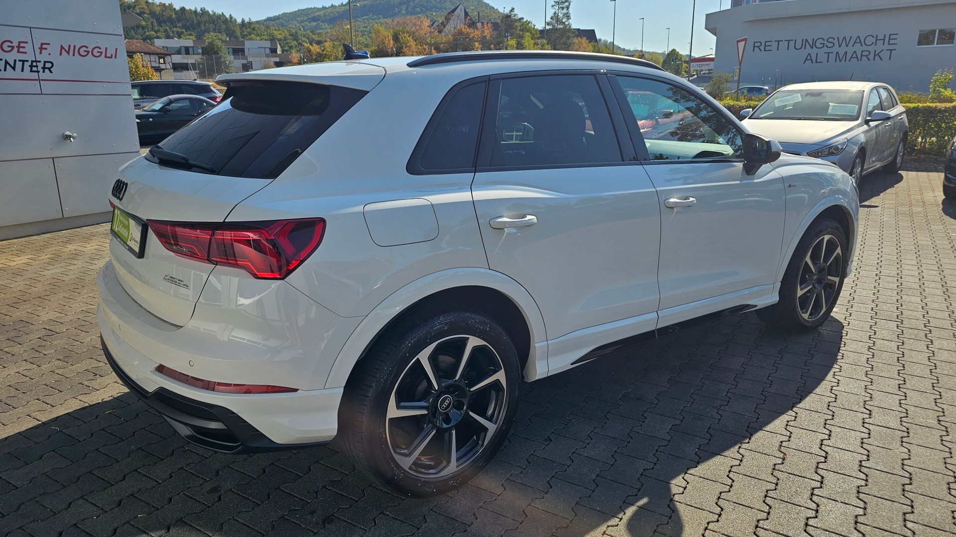 AUDI Q3 45 TFSI e S line S-tronic-image-6