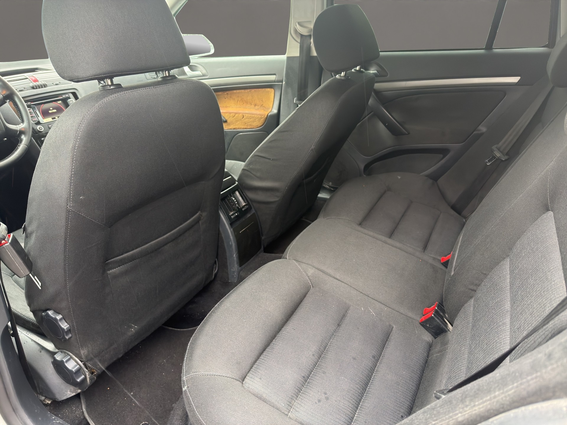 SKODA Octavia 2.0 TDI Elegance-image-9