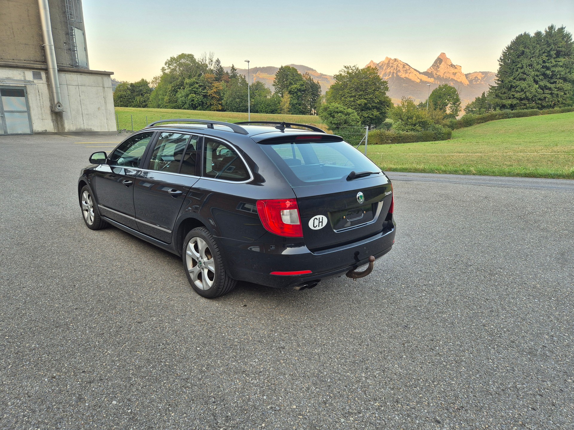 SKODA Superb Combi 2.0 TDi Ambition 4x4 DSG-image-2
