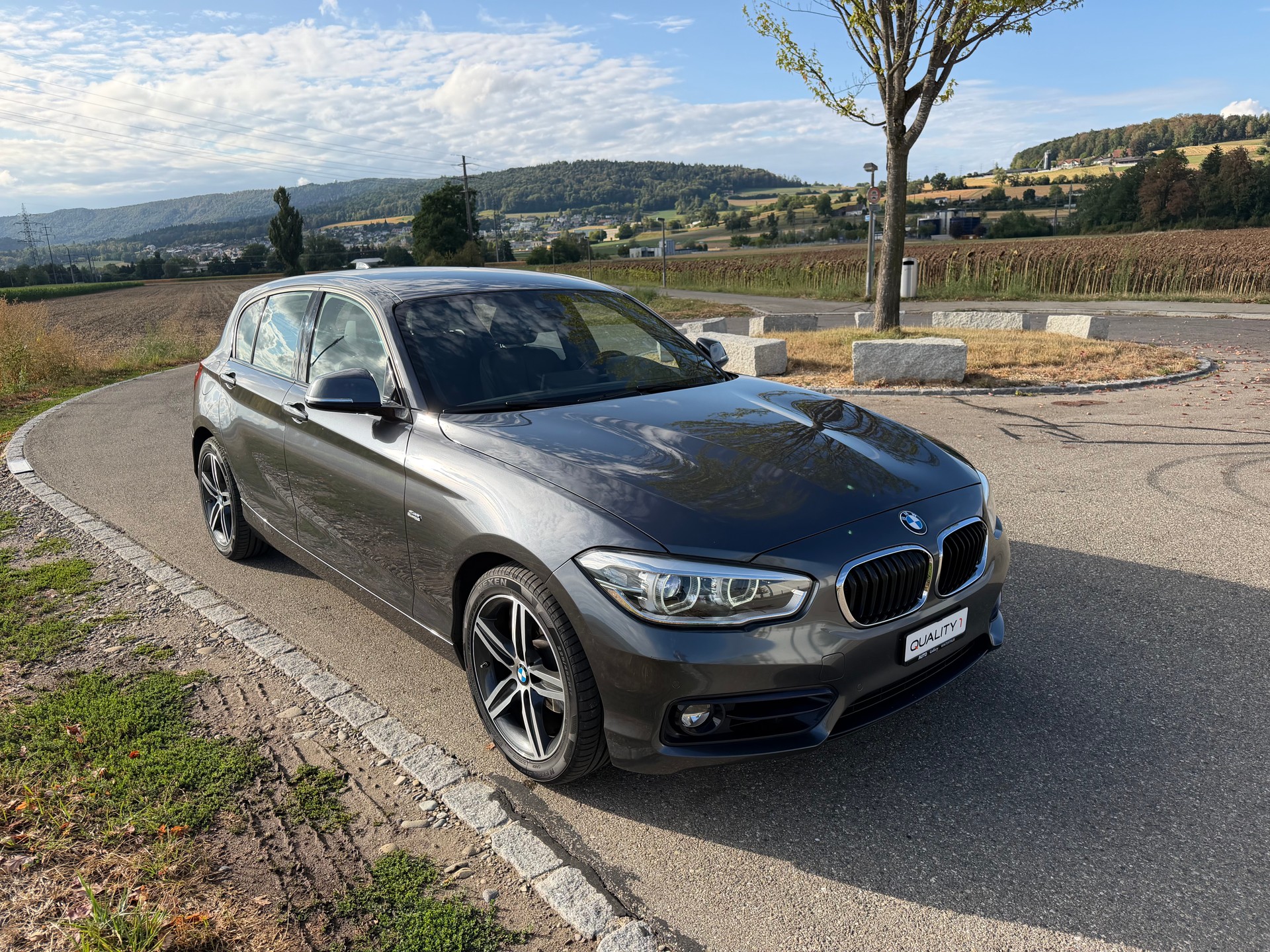 BMW 118i Edition Sport Line Steptronic-showroom-element-3