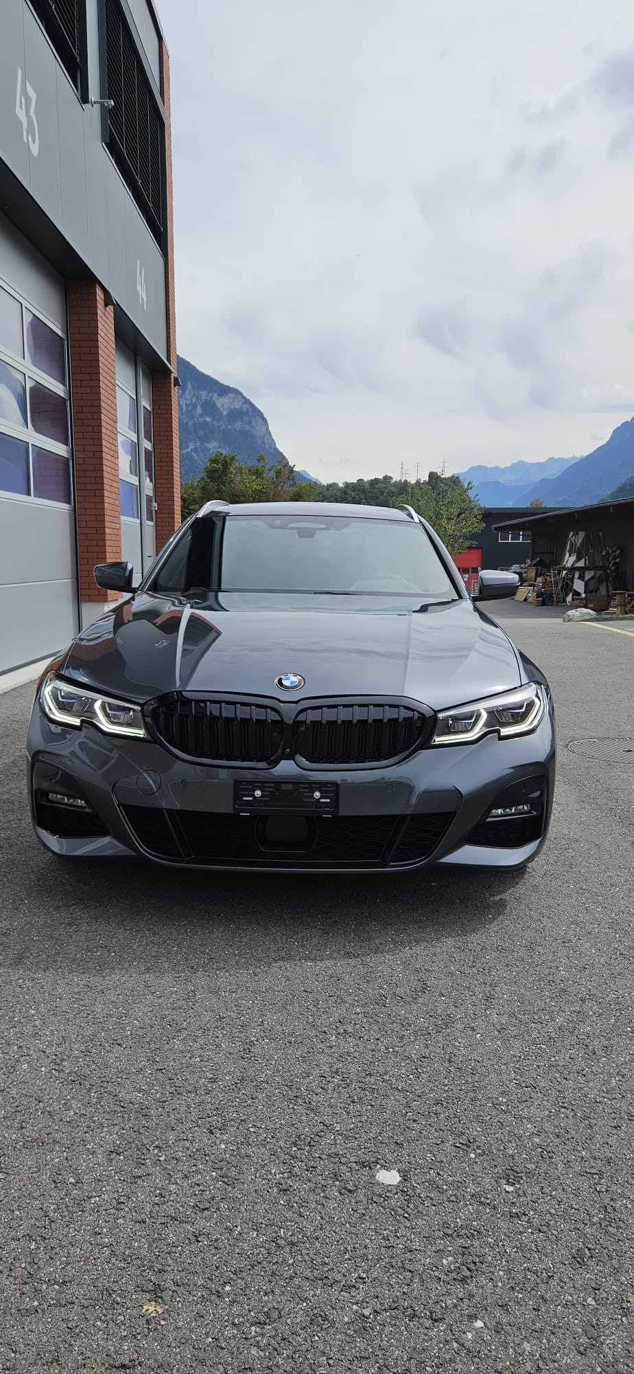 BMW 320d xDrive Touring M Sport Steptronic-showroom-element-2