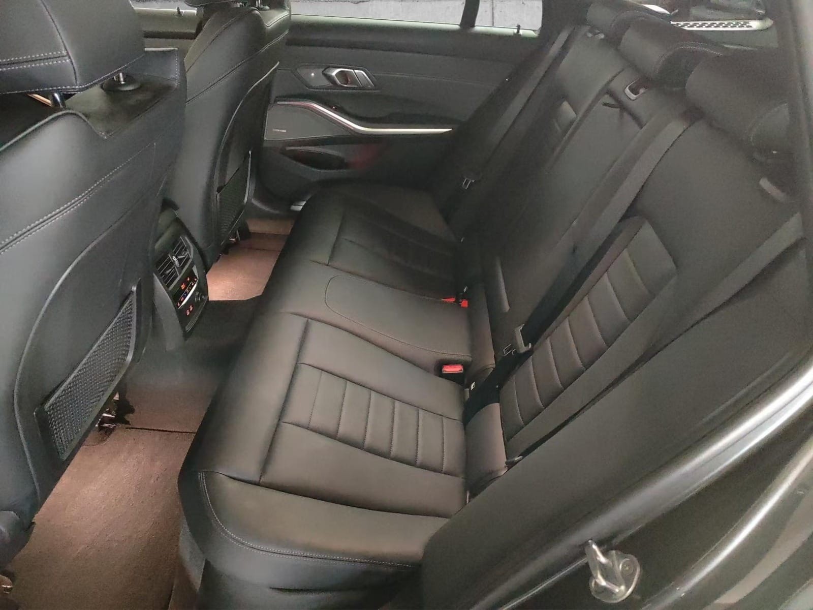 BMW 320d xDrive Touring M Sport Steptronic-image-49