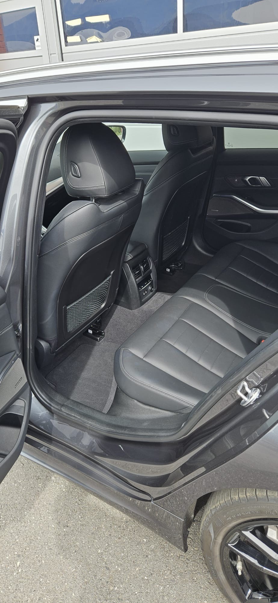 BMW 320d xDrive Touring M Sport Steptronic-showroom-element-3