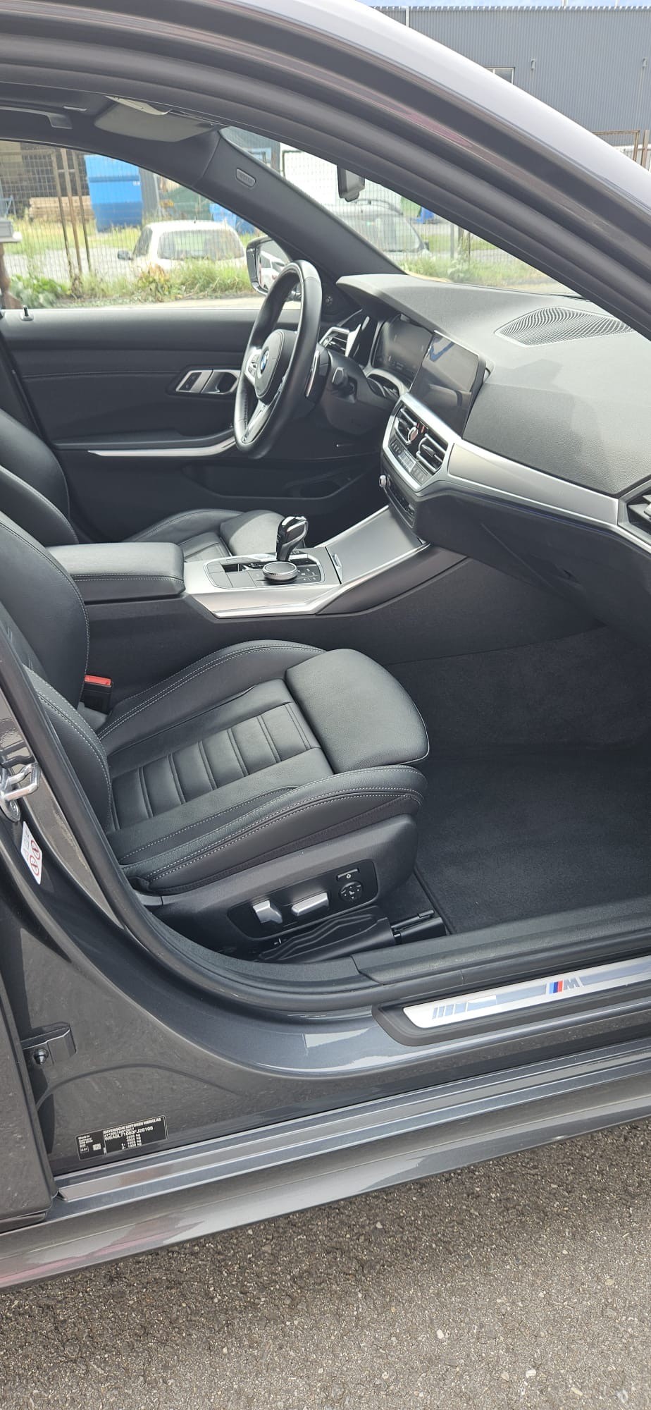 BMW 320d xDrive Touring M Sport Steptronic-image-25