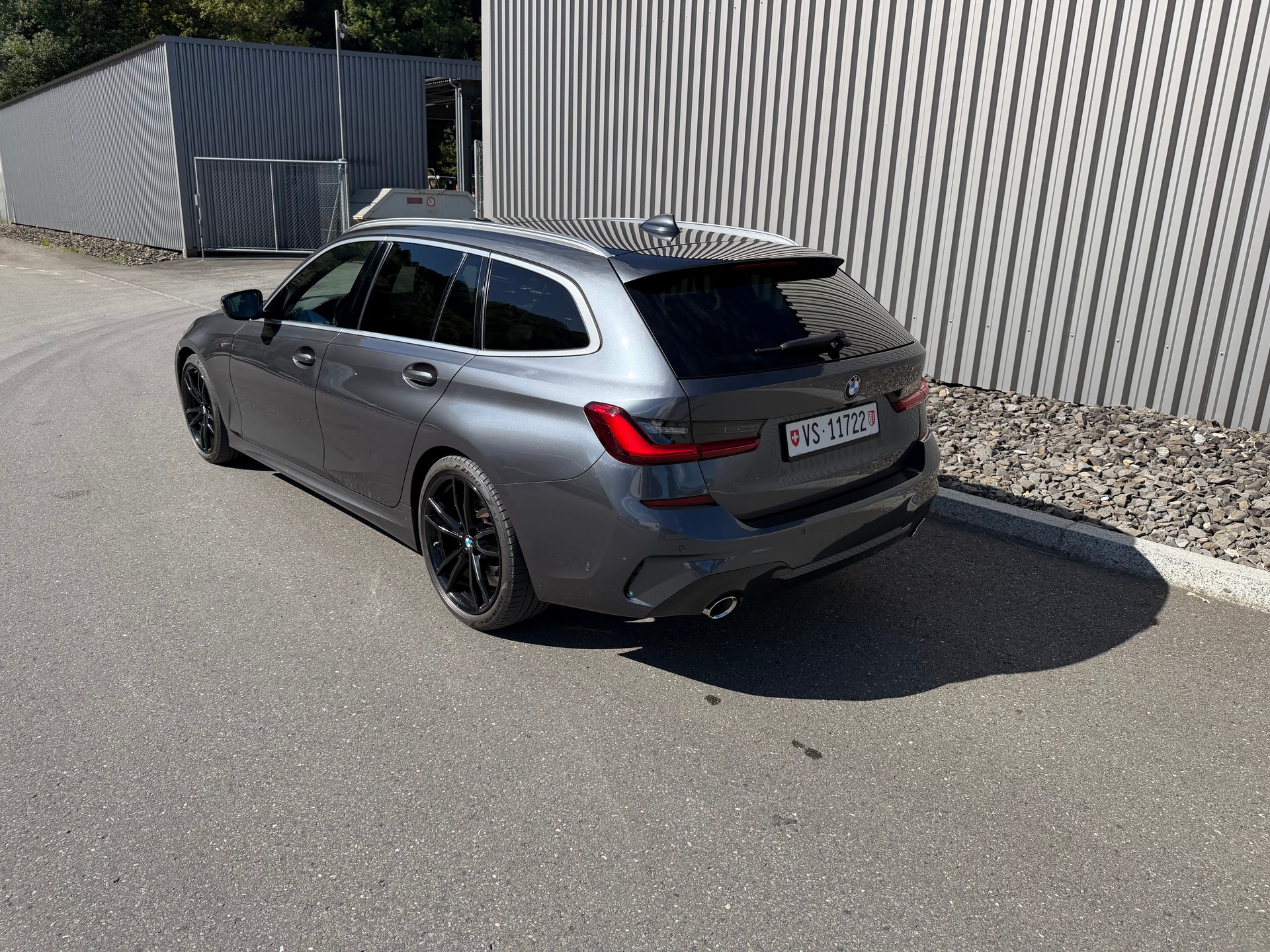 BMW 320d xDrive Touring M Sport Steptronic ATTELAGE 1800kg-showroom-element-2