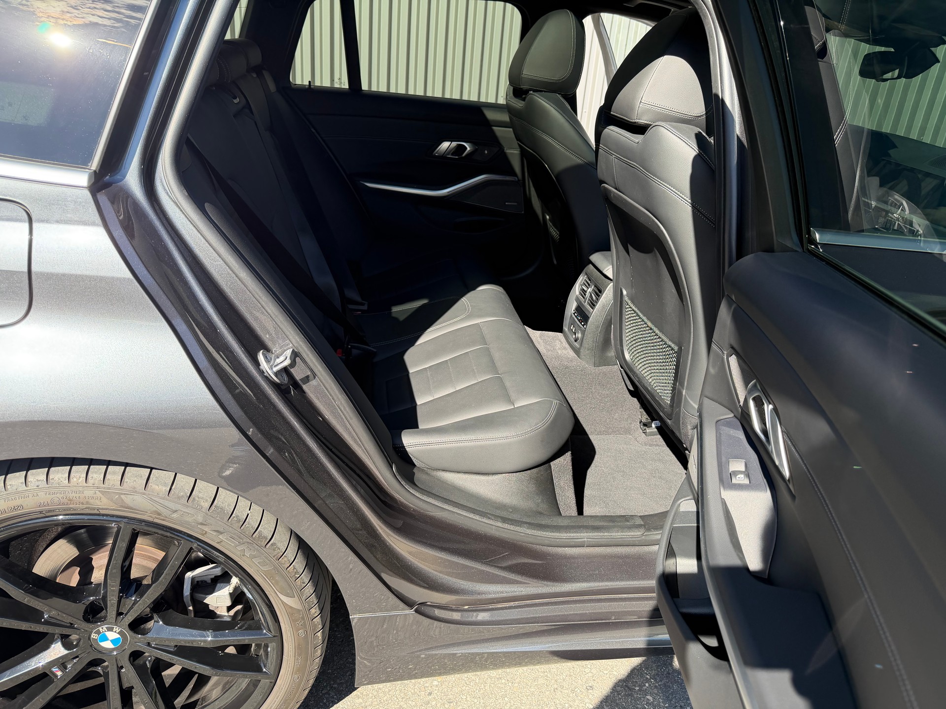 BMW 320d xDrive Touring M Sport Steptronic ATTELAGE 1800kg-image-36