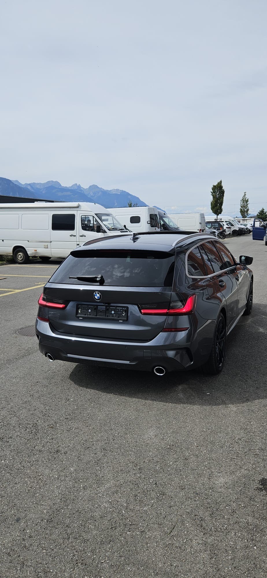 BMW 320d xDrive Touring M Sport Steptronic-image-13