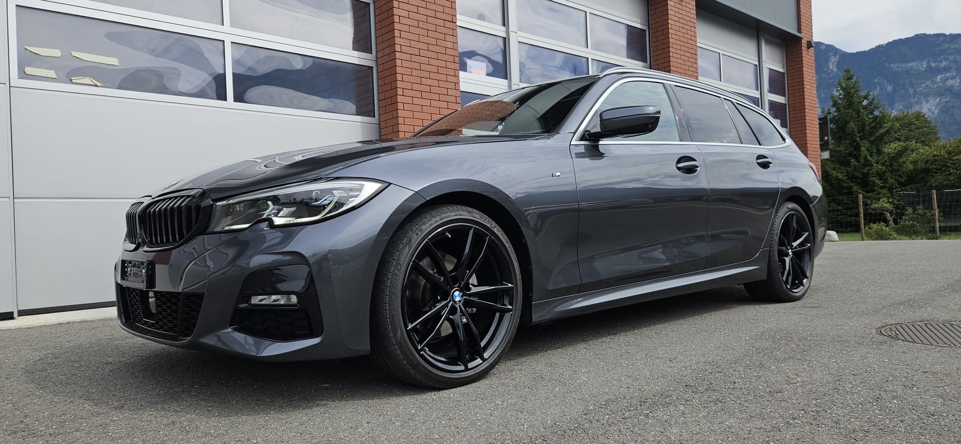 BMW 320d xDrive Touring M Sport Steptronic-image-16