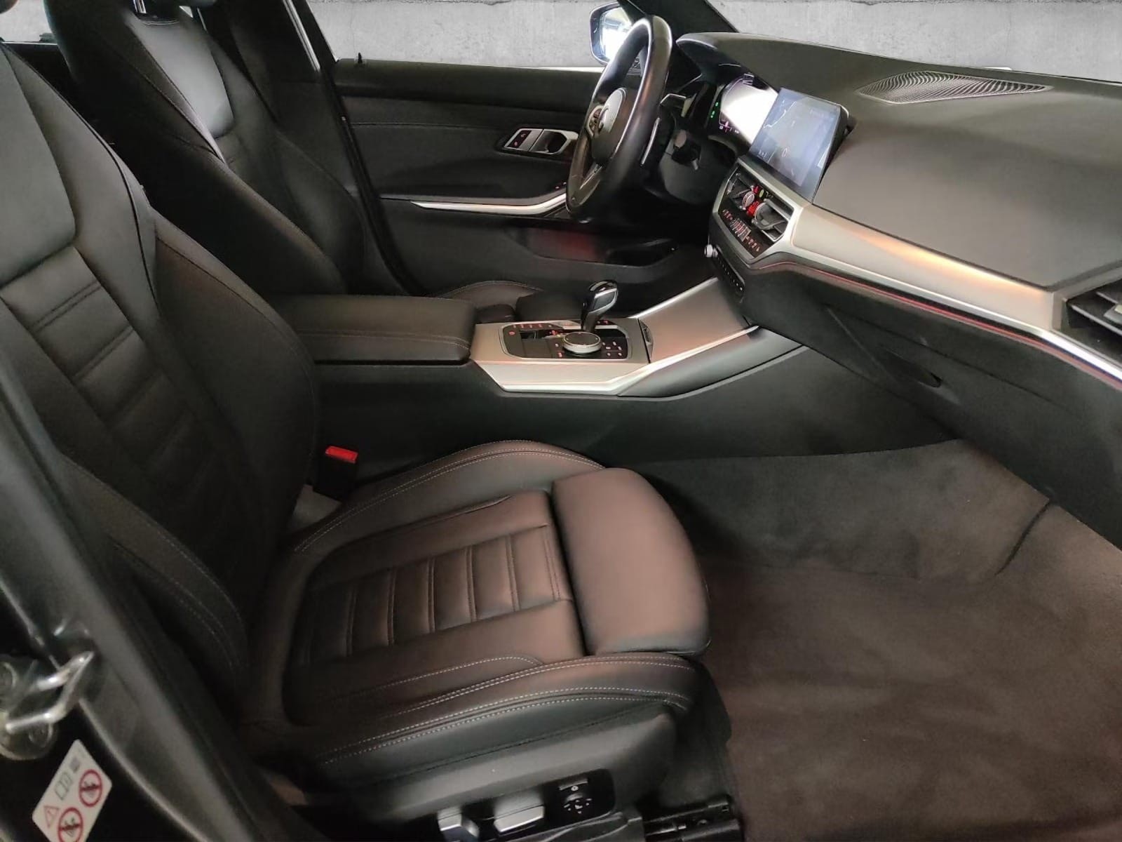 BMW 320d xDrive Touring M Sport Steptronic-image-47
