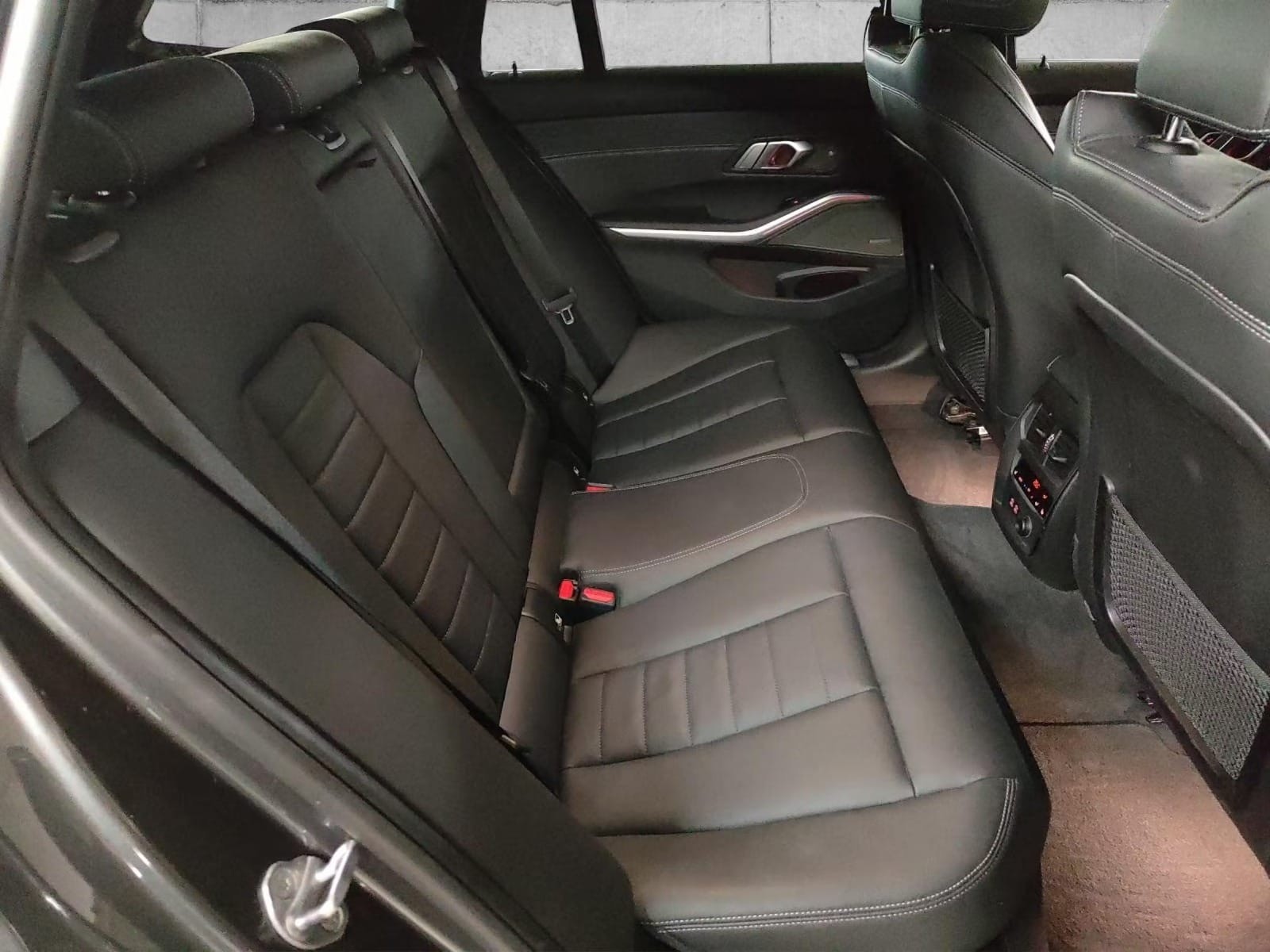 BMW 320d xDrive Touring M Sport Steptronic-image-48
