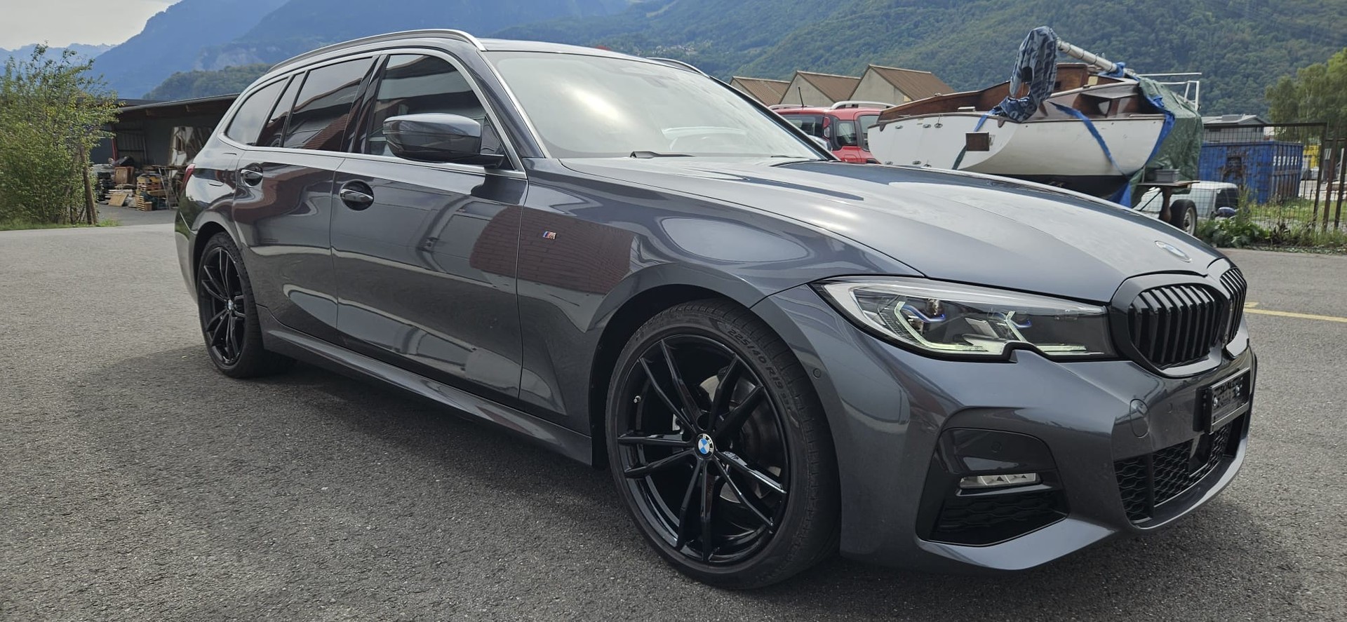 BMW 320d xDrive Touring M Sport Steptronic-showroom-element-1