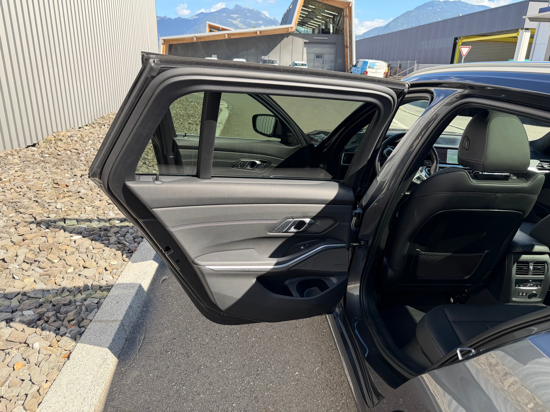 BMW 320d xDrive Touring M Sport Steptronic ATTELAGE 1800kg-image-41