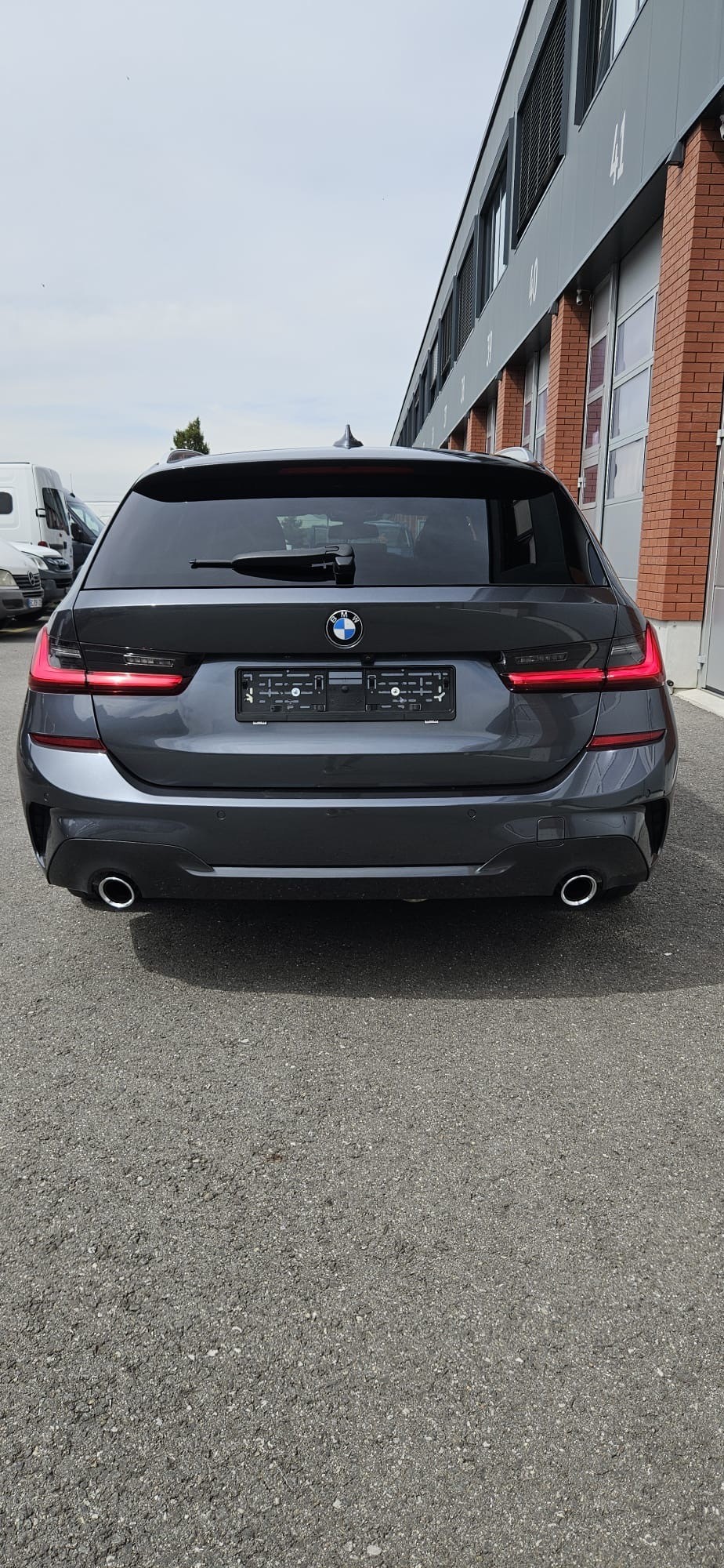 BMW 320d xDrive Touring M Sport Steptronic-image-37