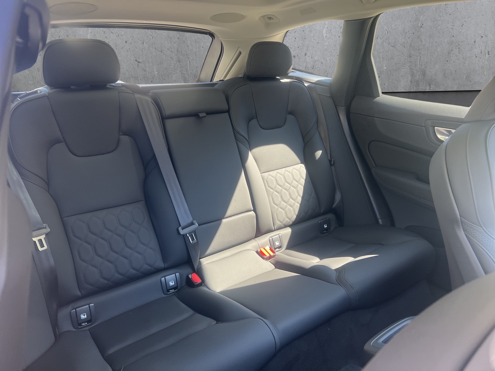 VOLVO XC60 T6 eAWD PluginHybrid Ultra Dark Geartronic-image-12
