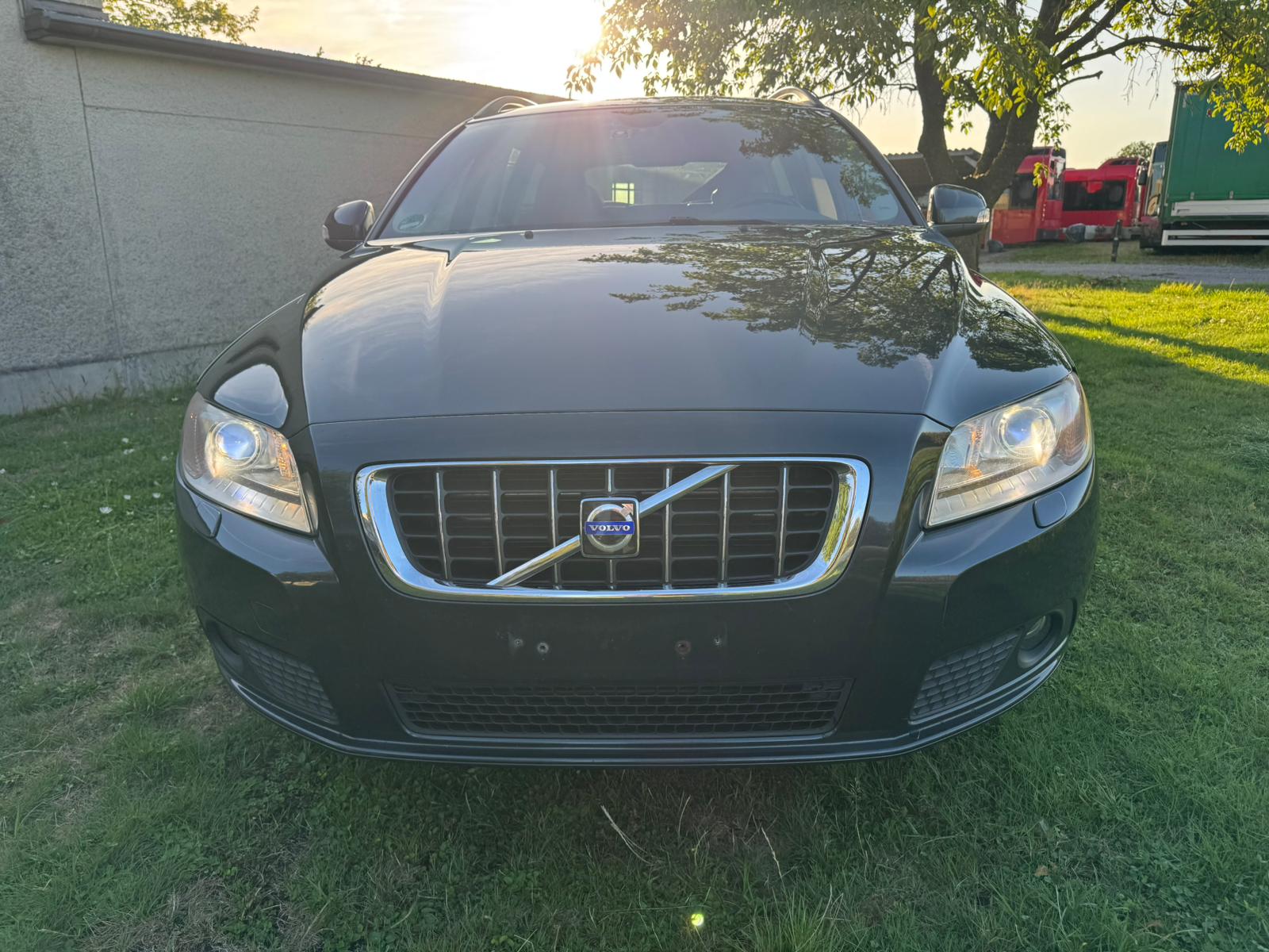 VOLVO V70 2.5T Summum Geartronic-image-1