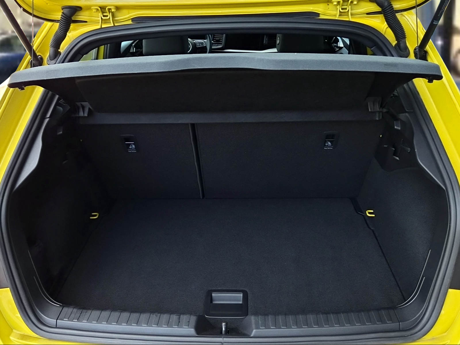 AUDI A1 Sportback 30 TFSI Attraction S-tronic Pythongelb Metallic-image-5