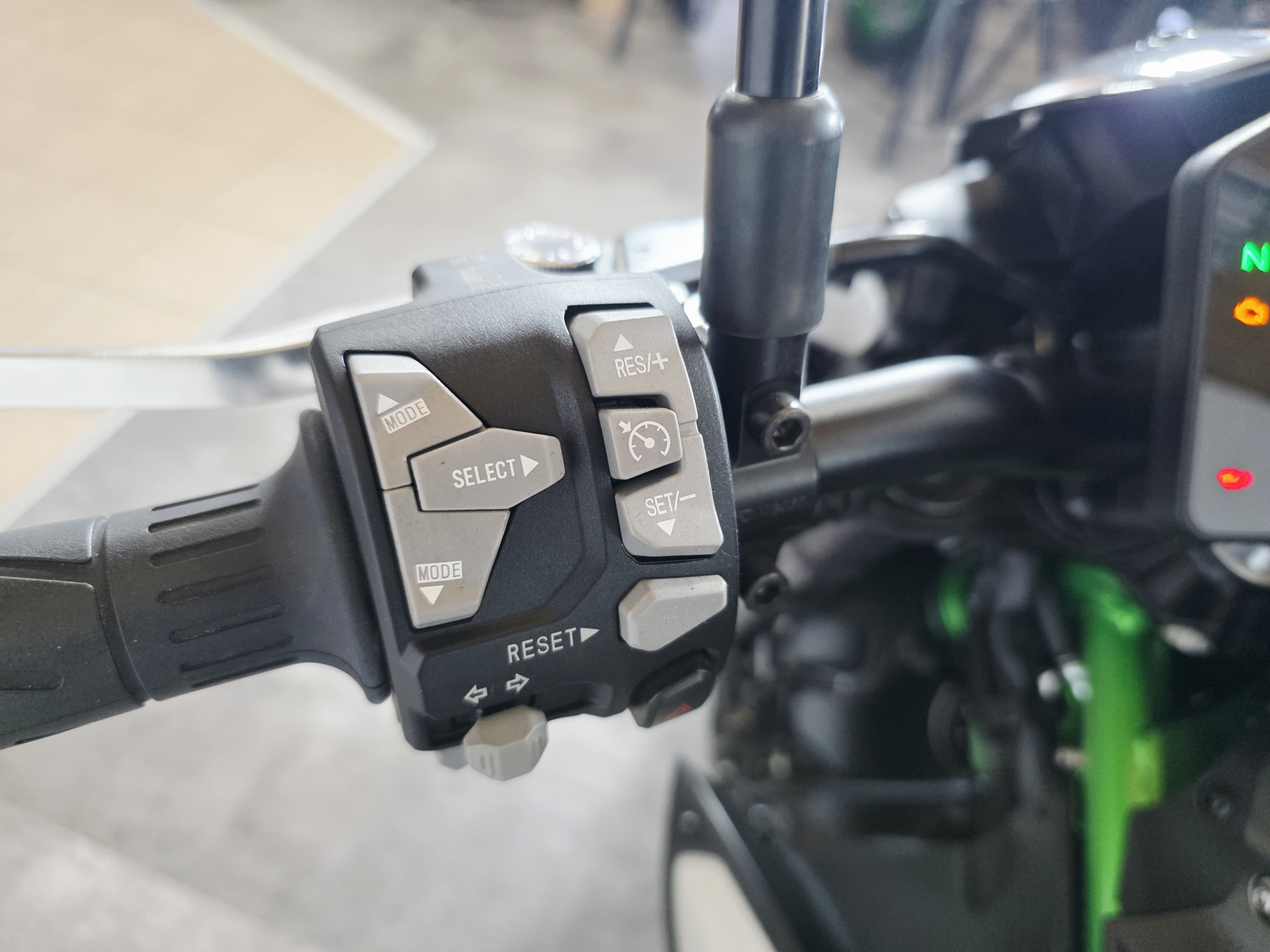 KAWASAKI Z 900-image-4