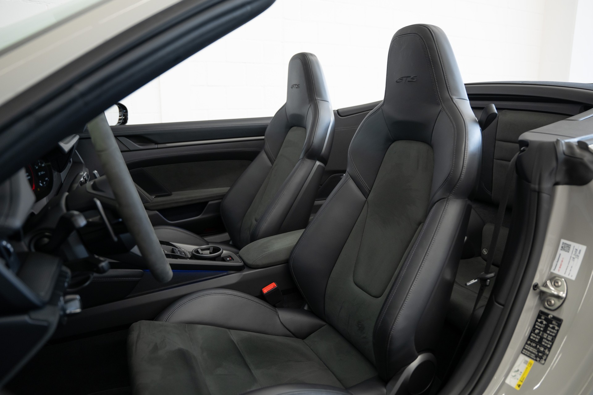PORSCHE 911 Carrera GTS Cabriolet PDK-image-11