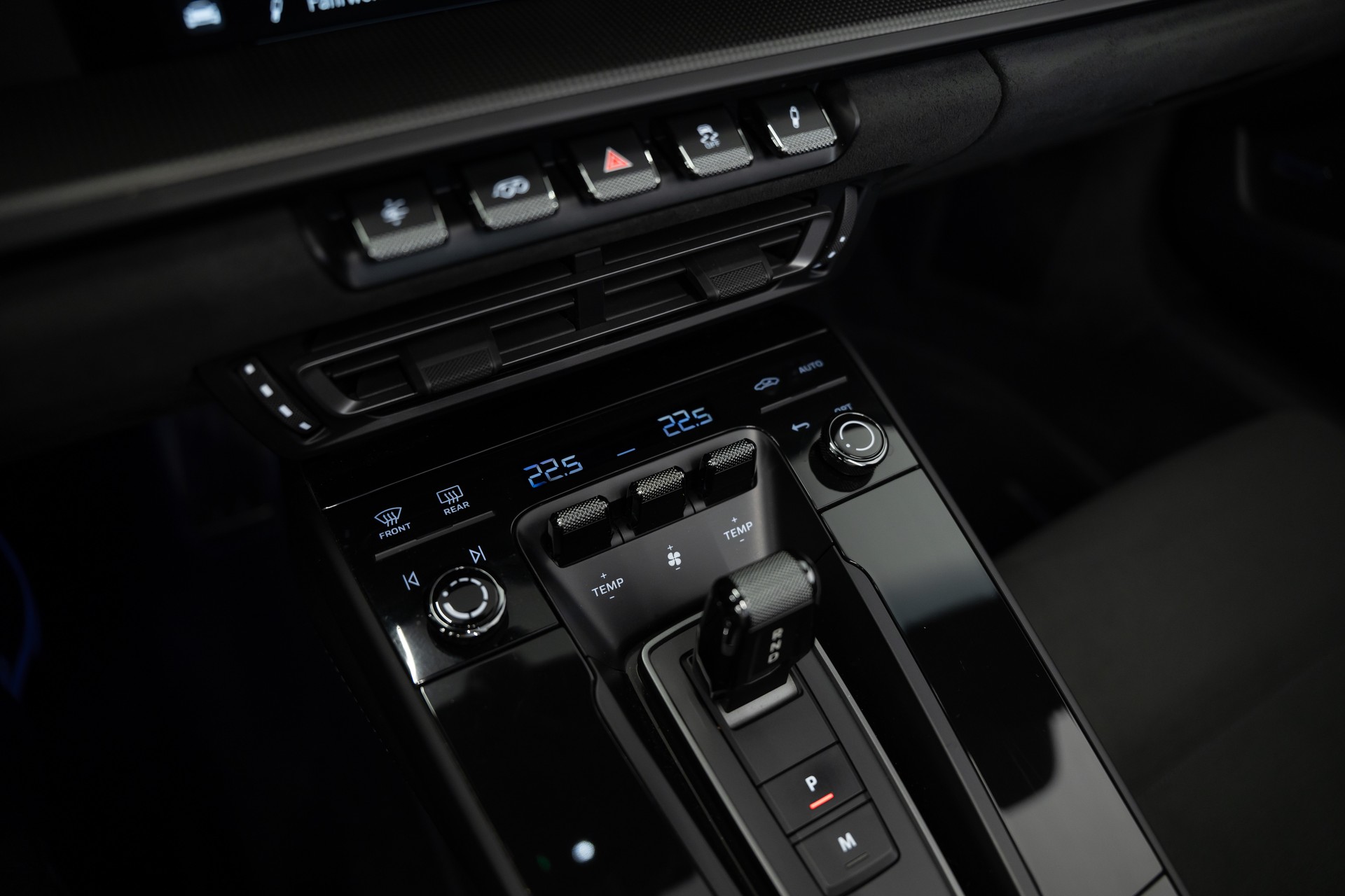 PORSCHE 911 Carrera GTS Cabriolet PDK-image-24