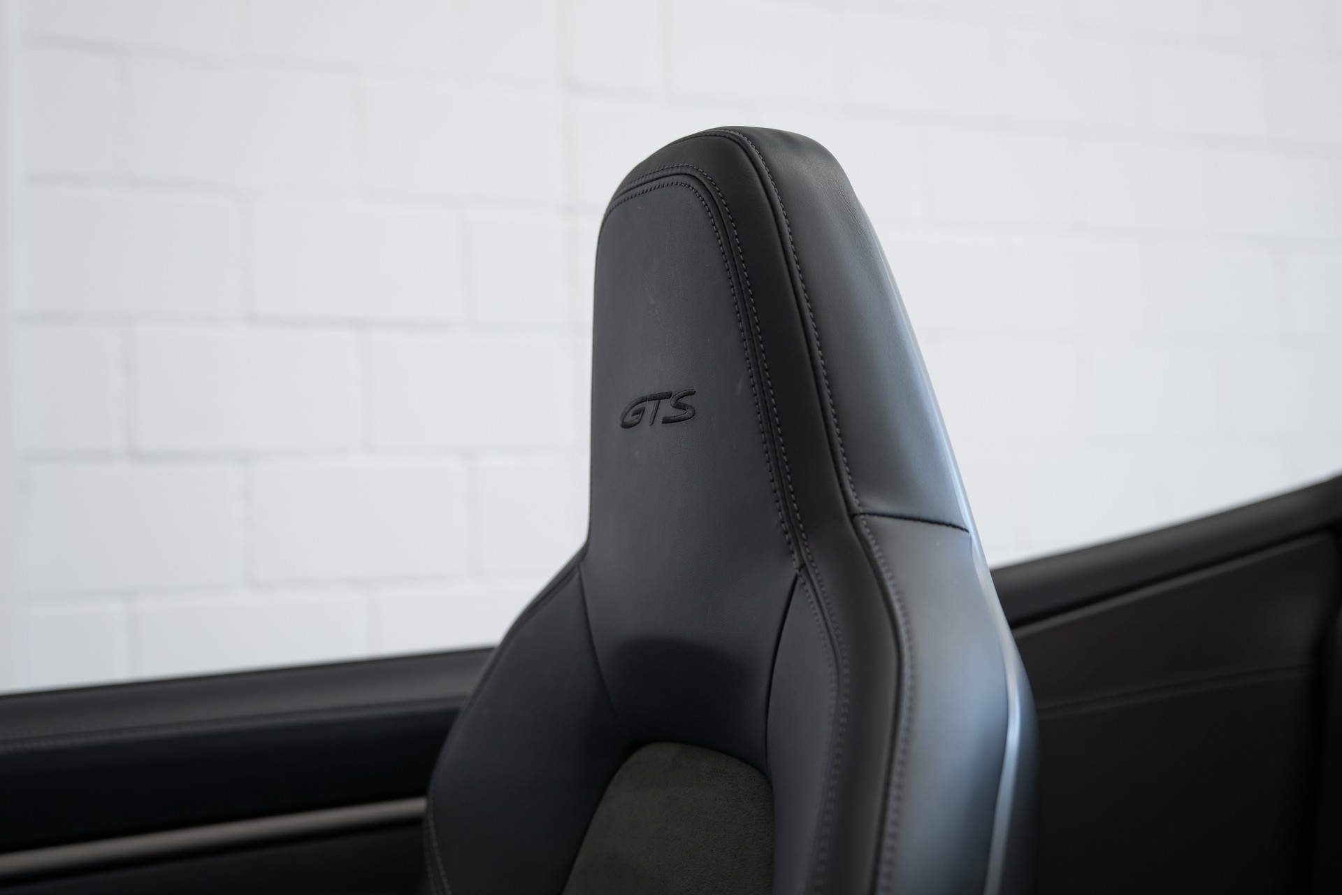 PORSCHE 911 Carrera GTS Cabriolet PDK-image-13