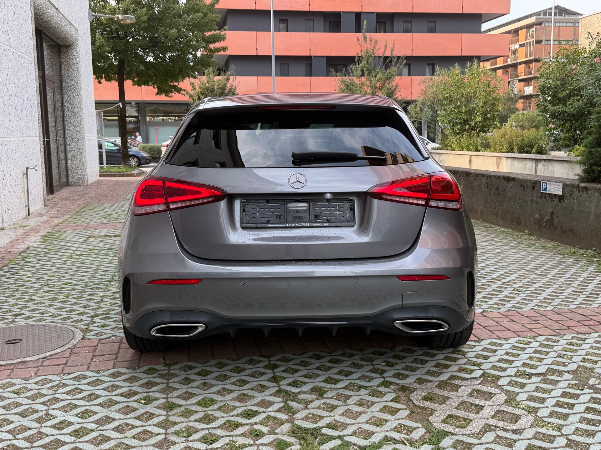 MERCEDES-BENZ A 200 AMG Line 7G-DCT-image-4