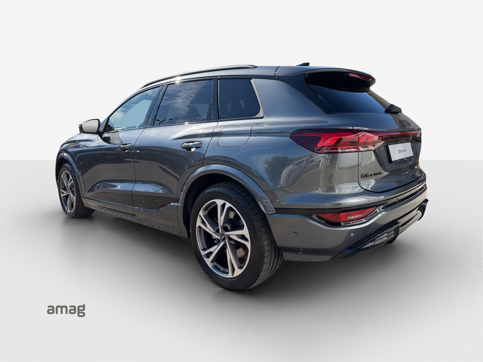 AUDI Q6 e-tron quattro-showroom-element-2