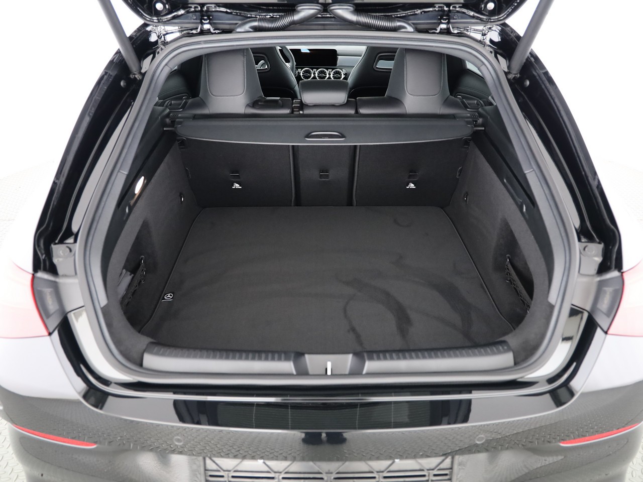 MERCEDES-BENZ CLA Shooting Brake 35 AMG 4Matic 8G-DCT-image-5