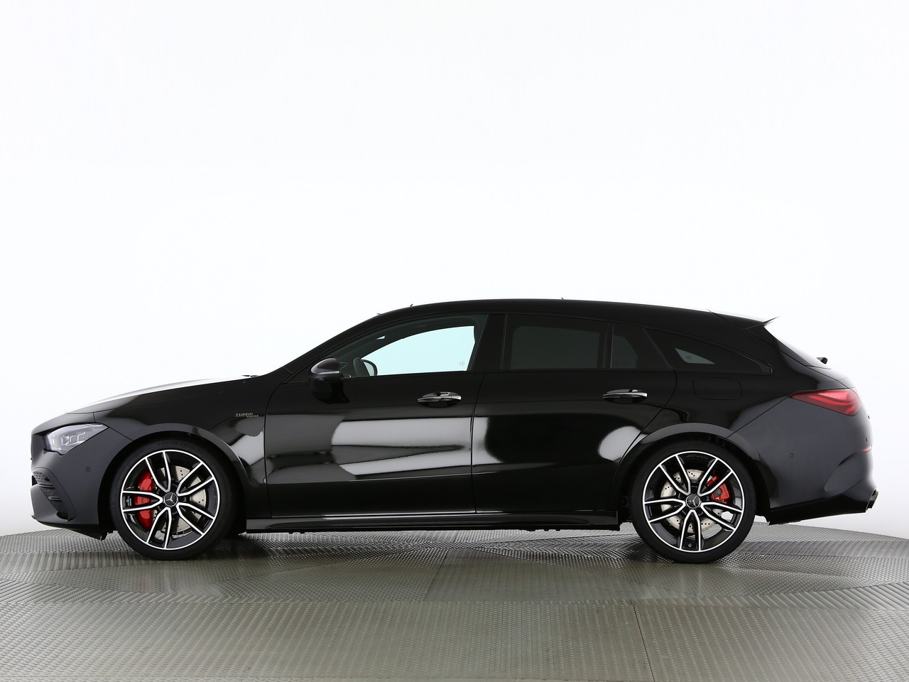 MERCEDES-BENZ CLA Shooting Brake 35 AMG 4Matic 8G-DCT-showroom-element-1