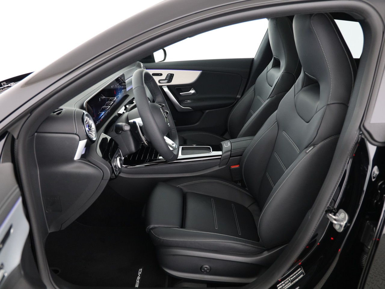 MERCEDES-BENZ CLA Shooting Brake 35 AMG 4Matic 8G-DCT-showroom-element-3