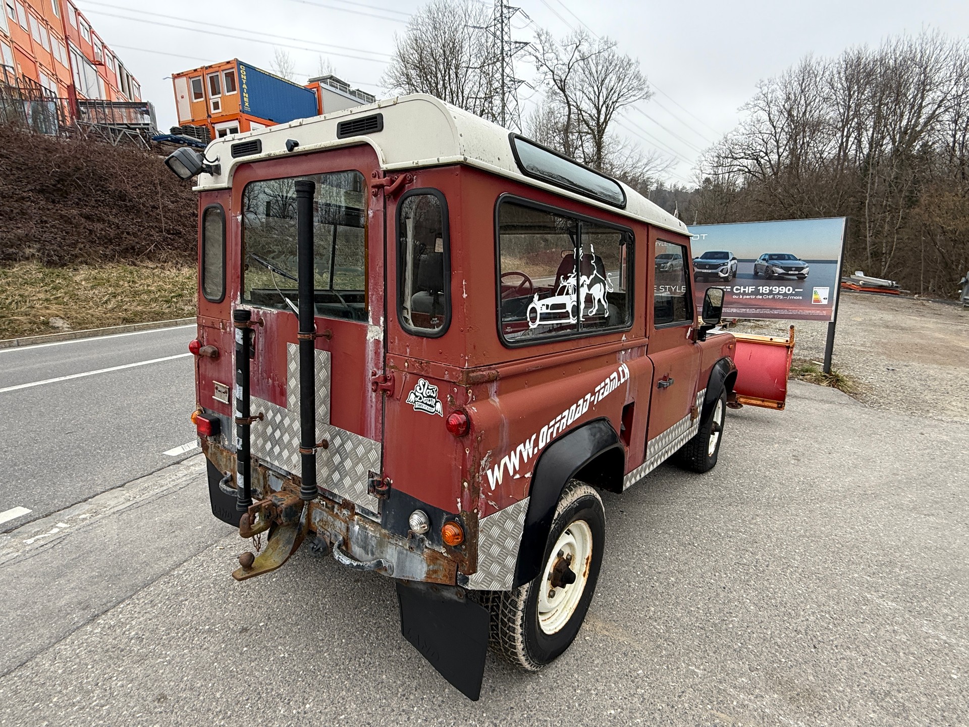 LAND ROVER Defender 90-showroom-element-2