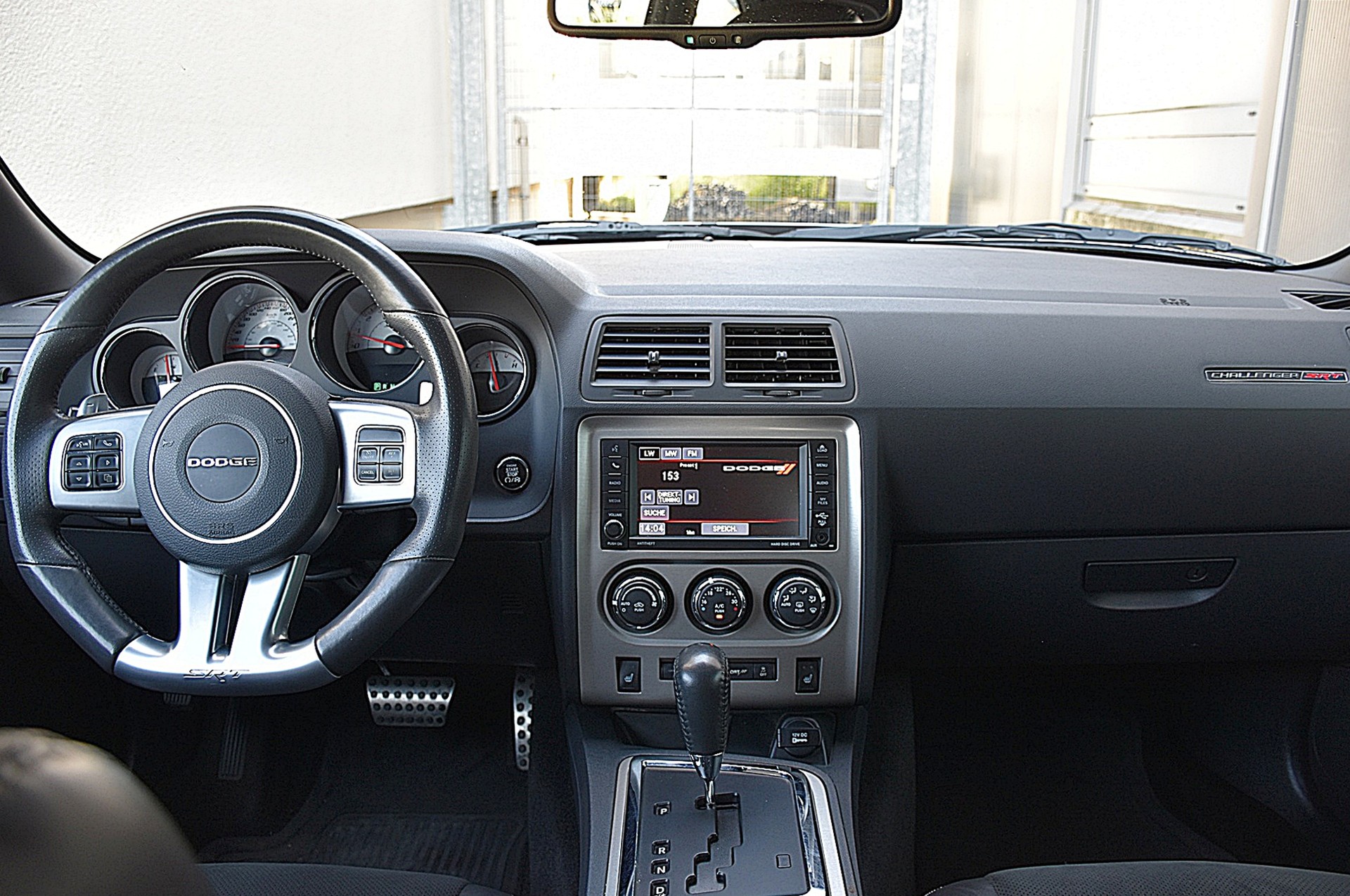 DODGE CHALLENGER 6,4 SRT8 392 V8 HEMI AUT.-image-8