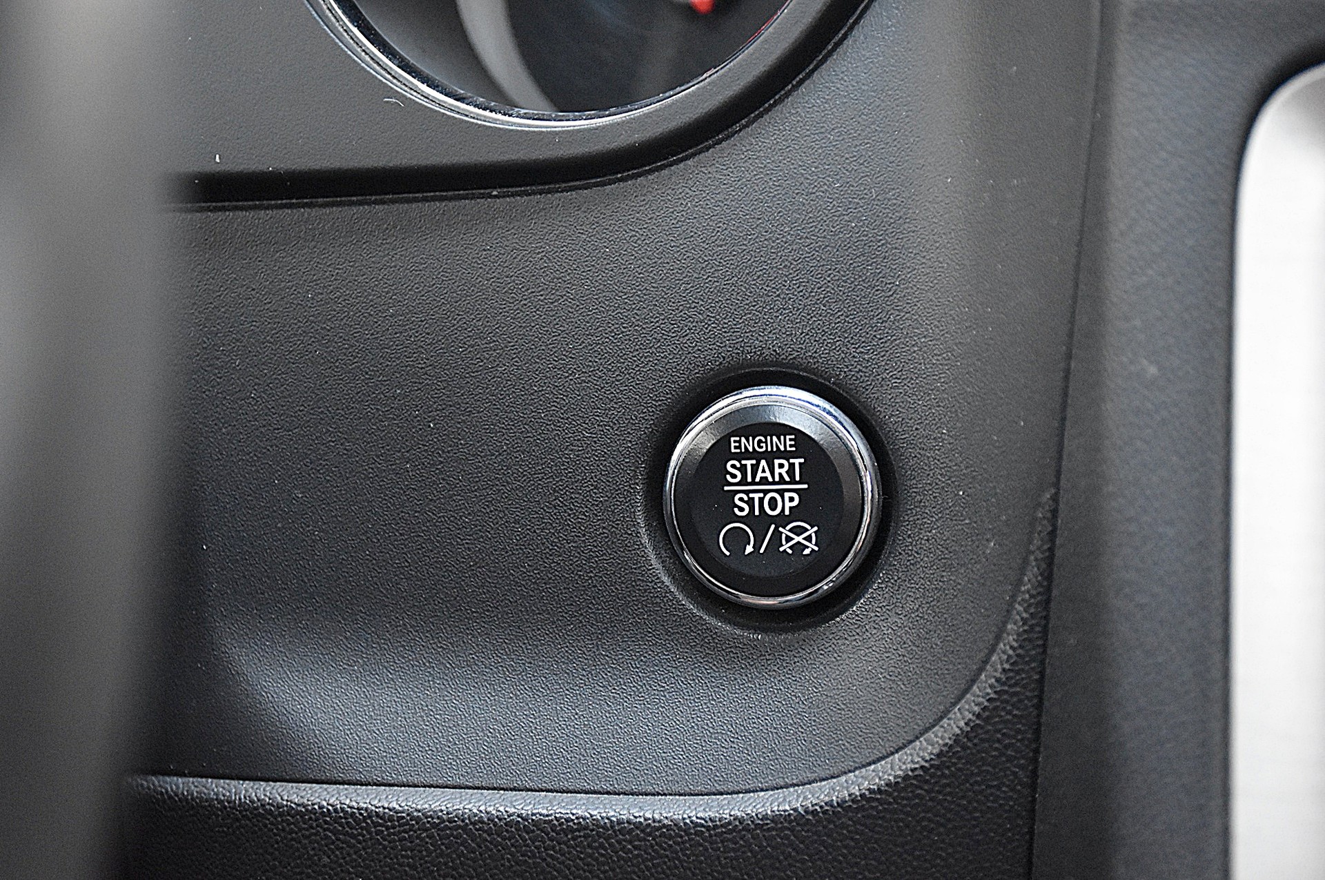 DODGE CHALLENGER 6,4 SRT8 392 V8 HEMI AUT.-image-13
