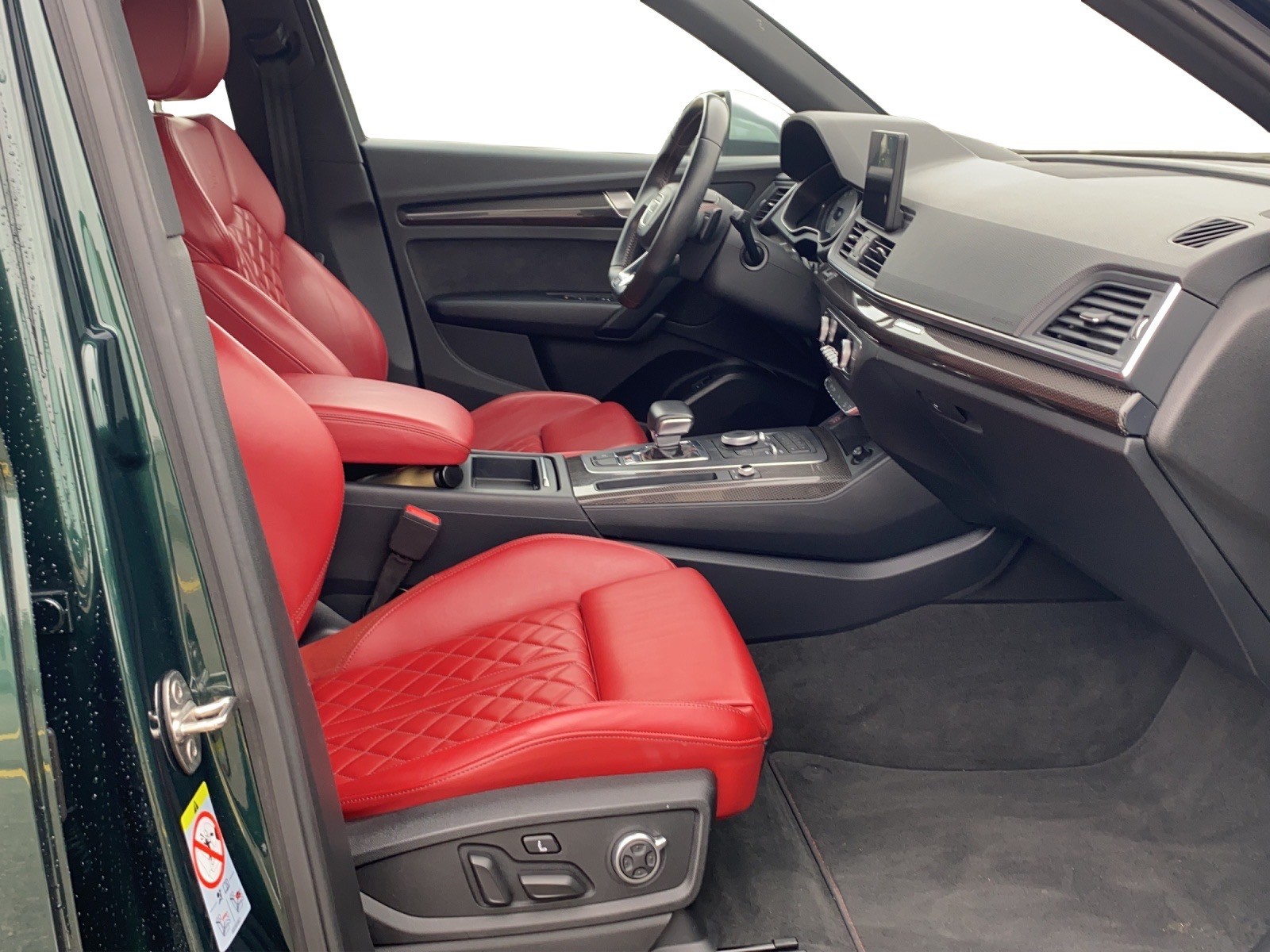 AUDI SQ5 3.0 TFSI quattro S-tronic / ONE of ONE Farbkombination-image-10