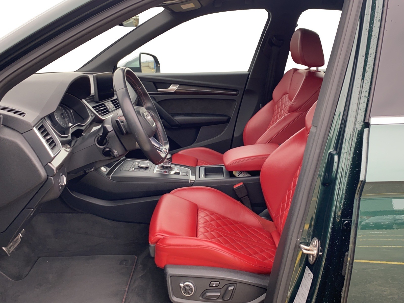 AUDI SQ5 3.0 TFSI quattro S-tronic / ONE of ONE Farbkombination-image-8