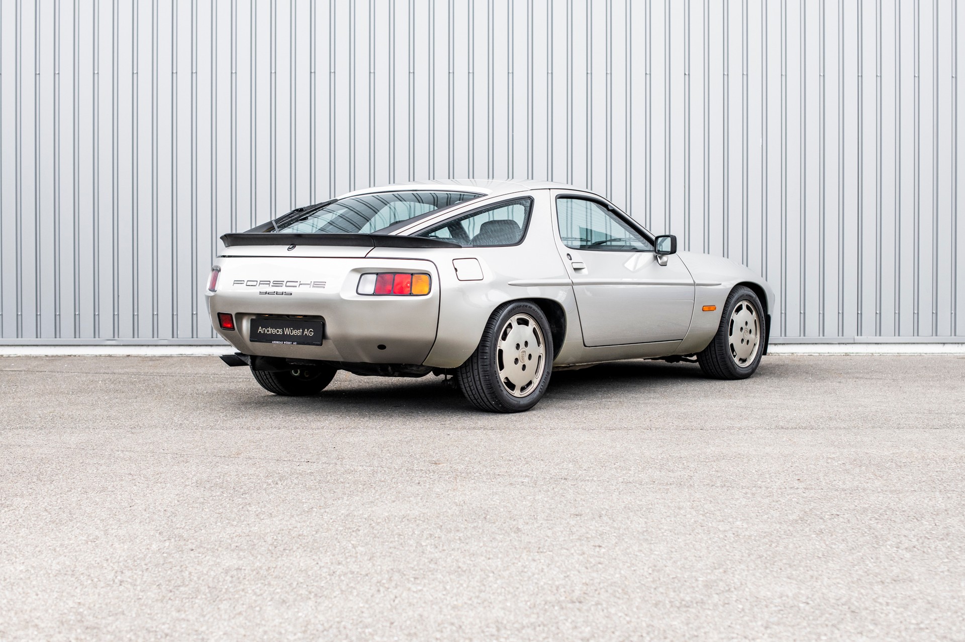 PORSCHE 928 S-image-4