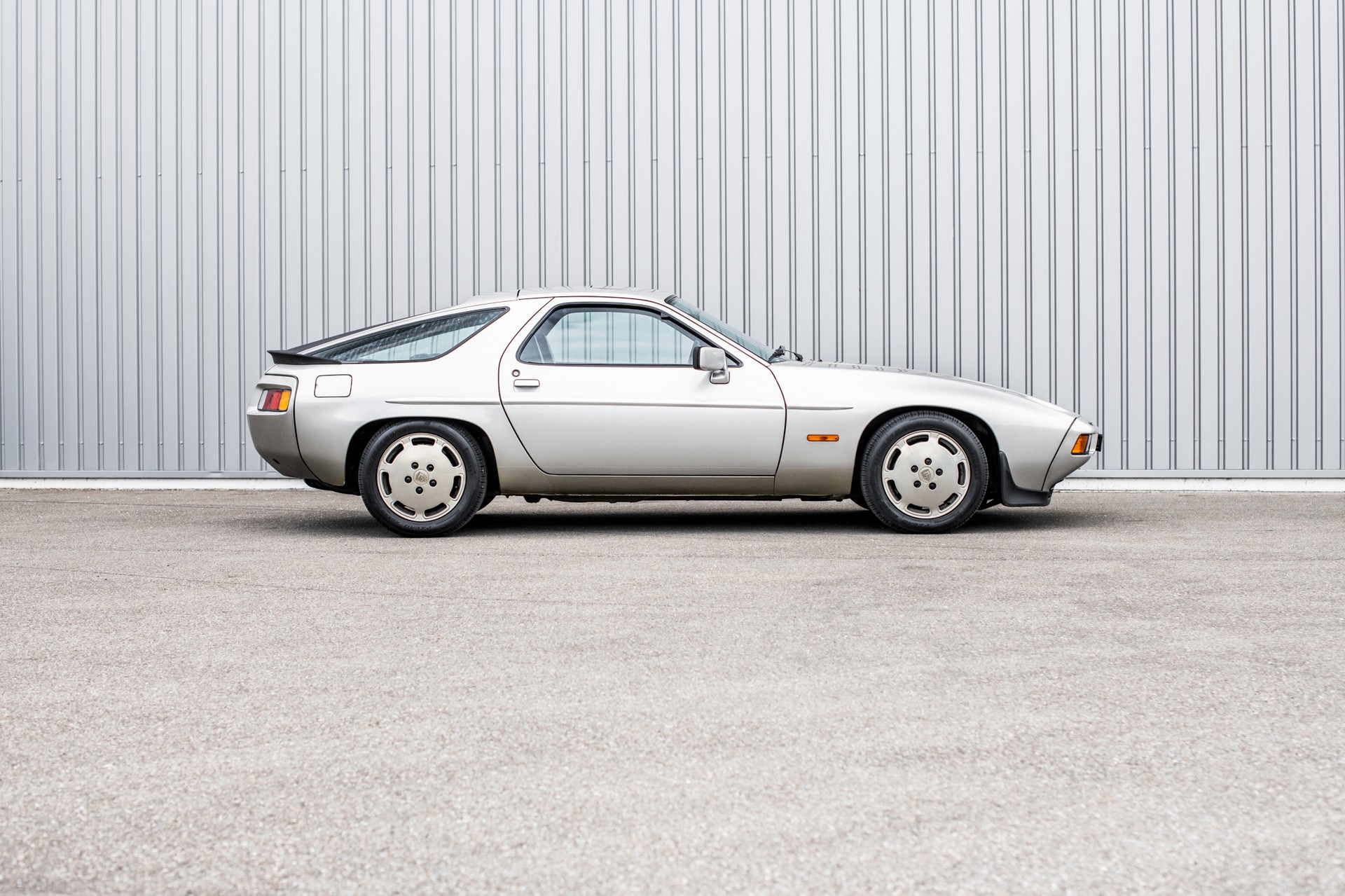 PORSCHE 928 S-image-5