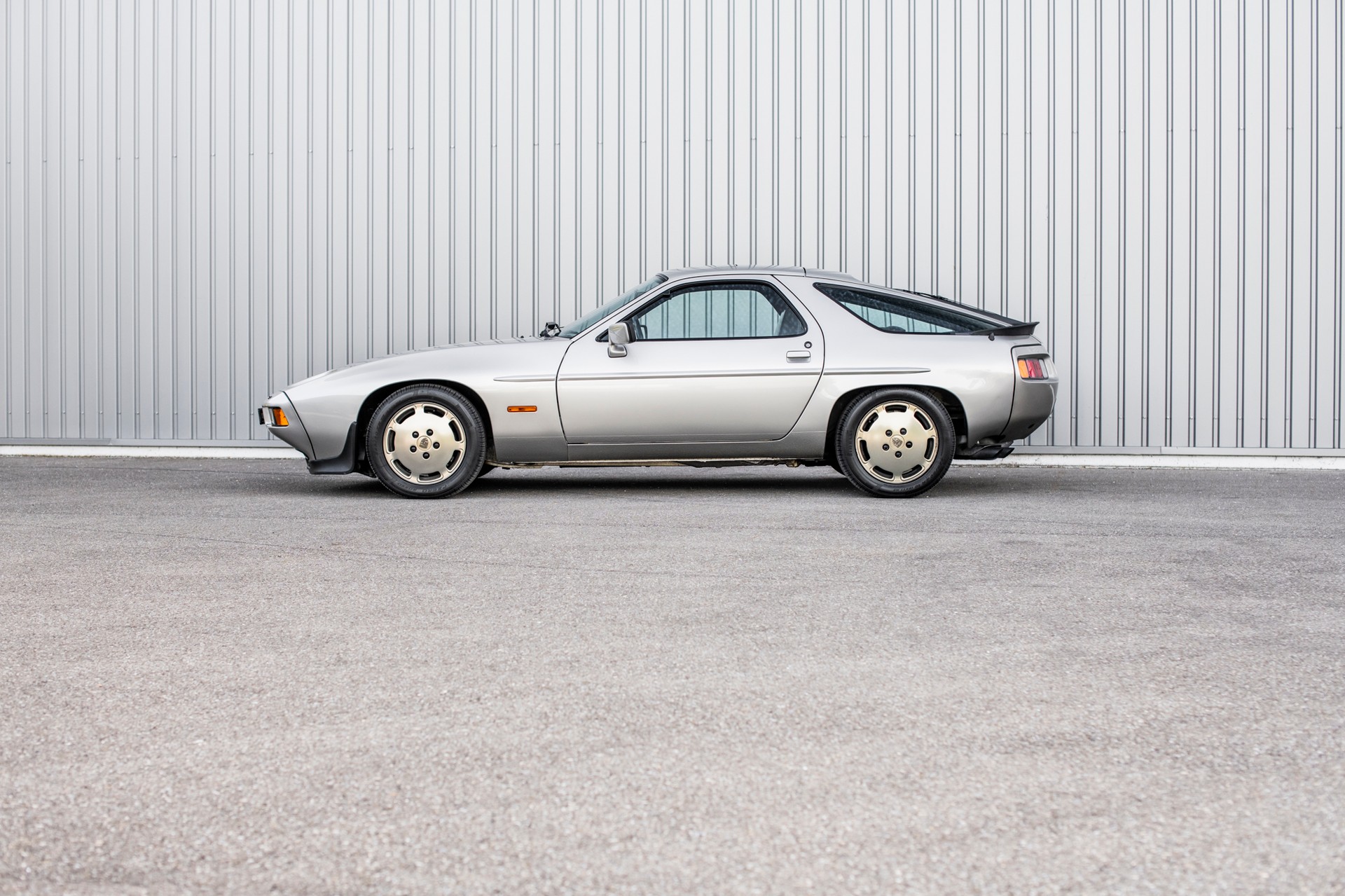 PORSCHE 928 S-image-1