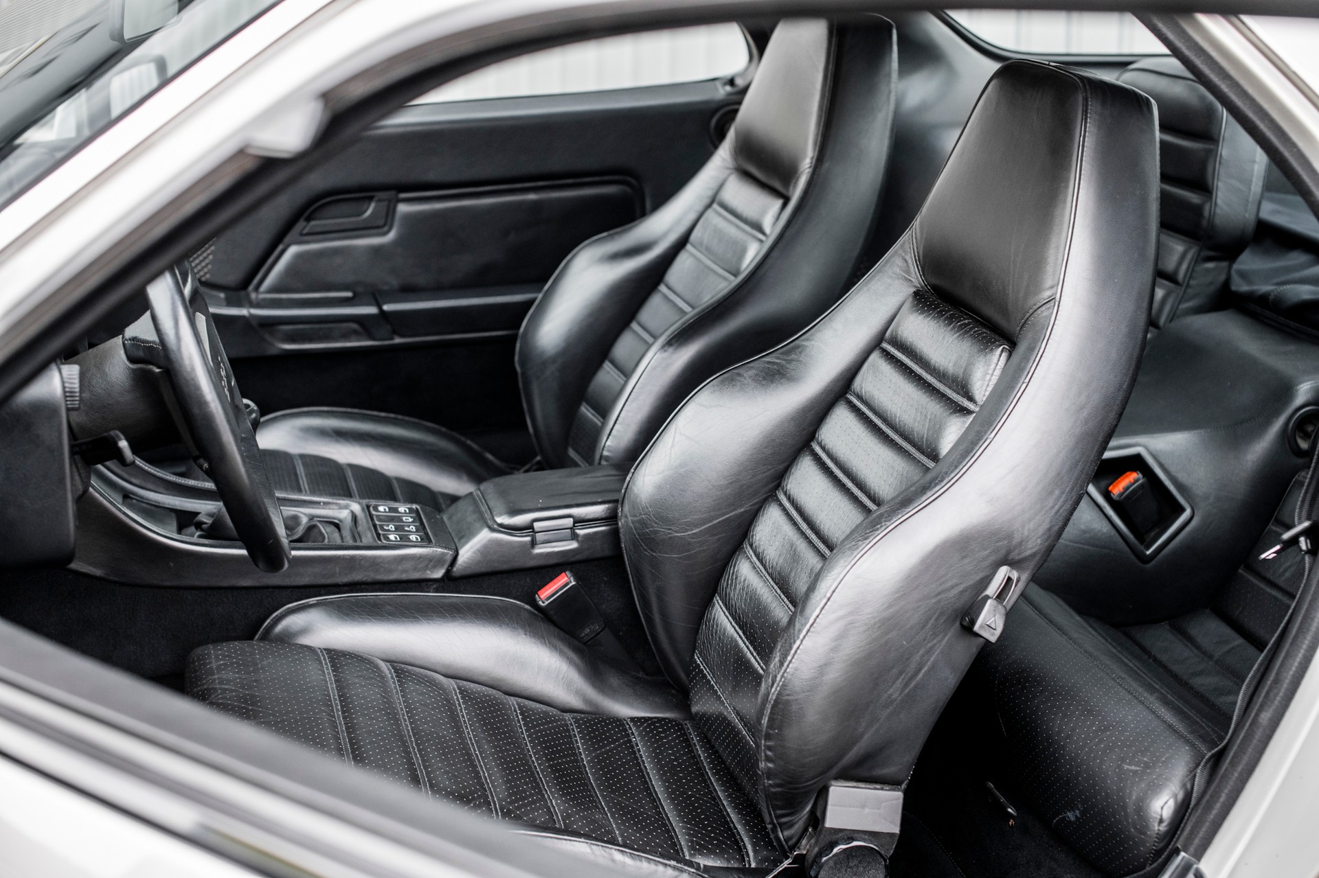 PORSCHE 928 S-image-9