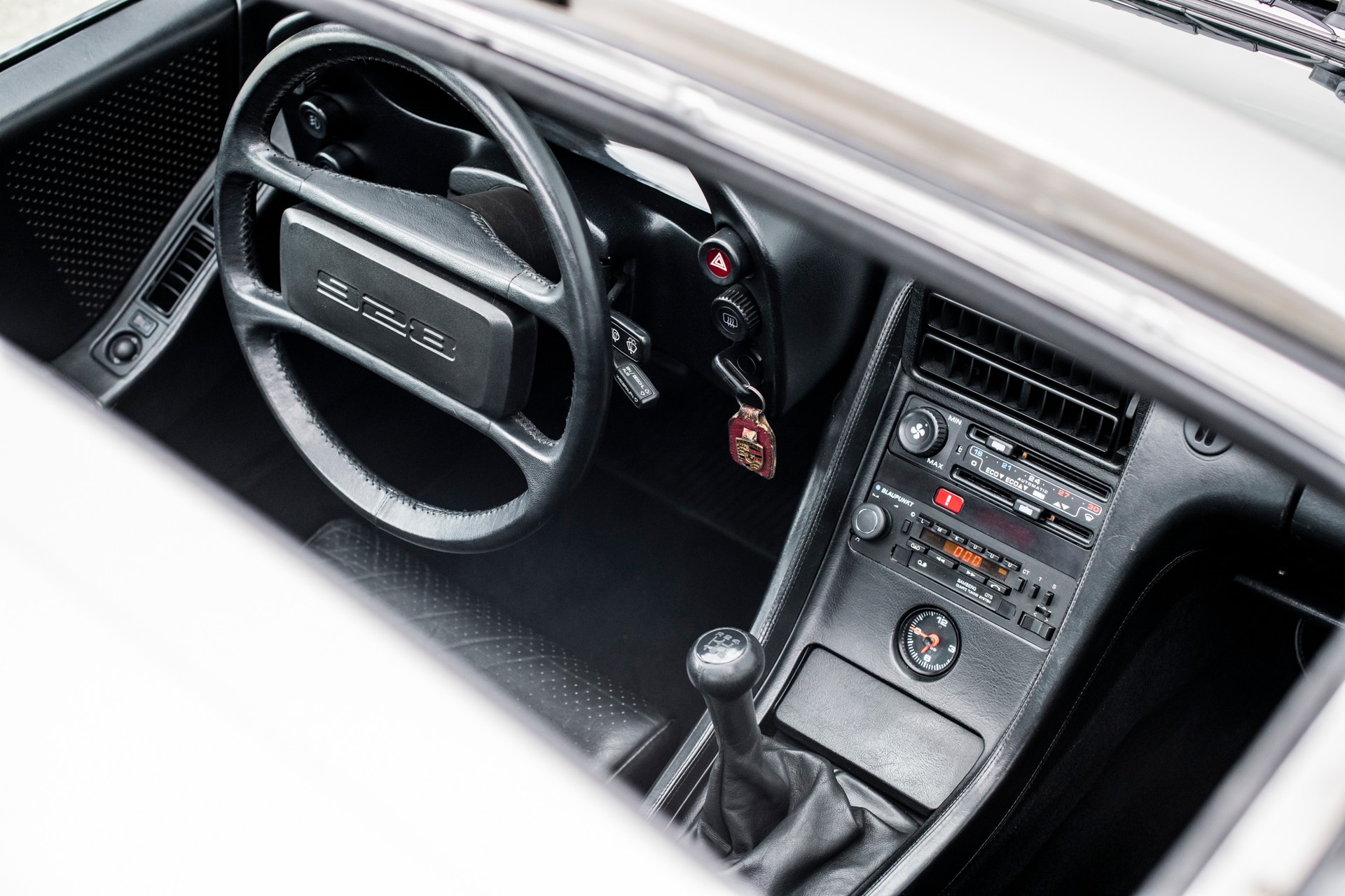 PORSCHE 928 S-image-12