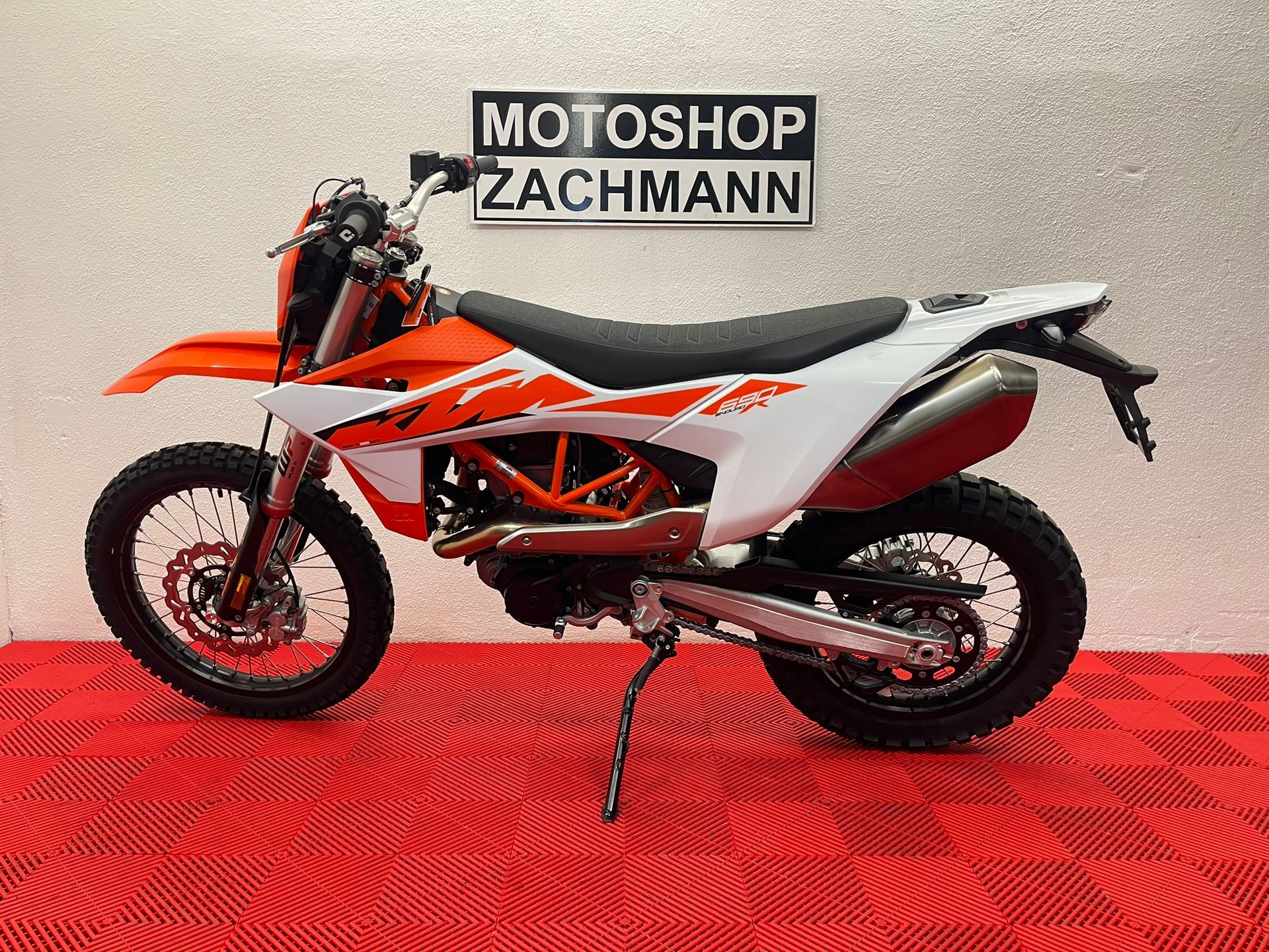 KTM 690 Enduro R 2026 (35KW)-image-3