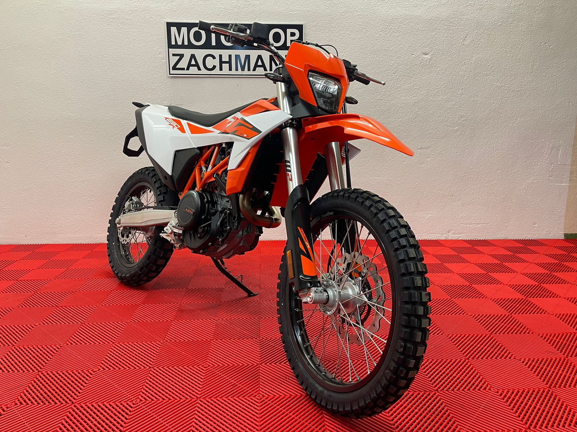 KTM 690 Enduro R 2026 (35KW)-image-1
