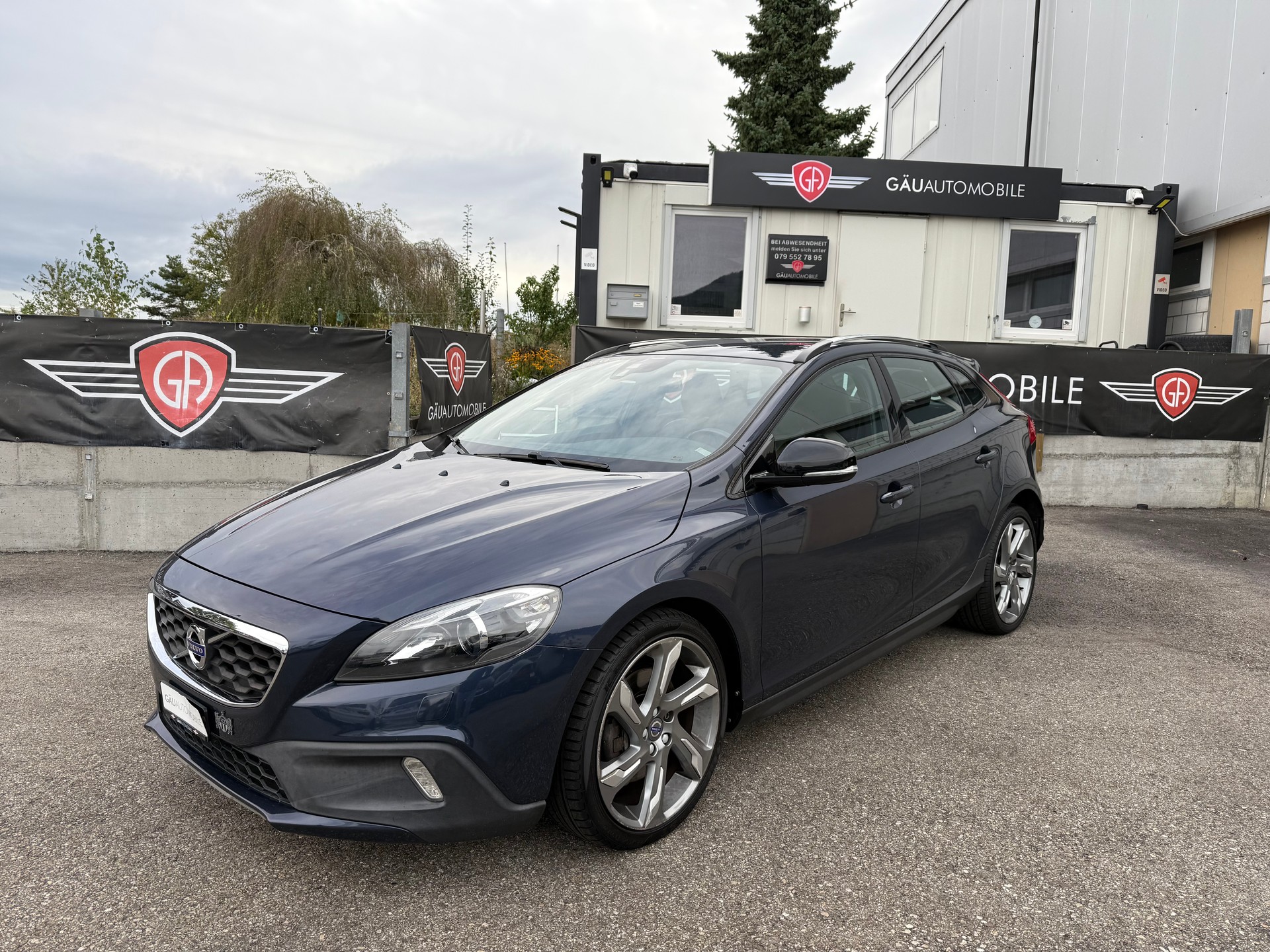 VOLVO V40 Cross Country D4 Momentum Geartronic