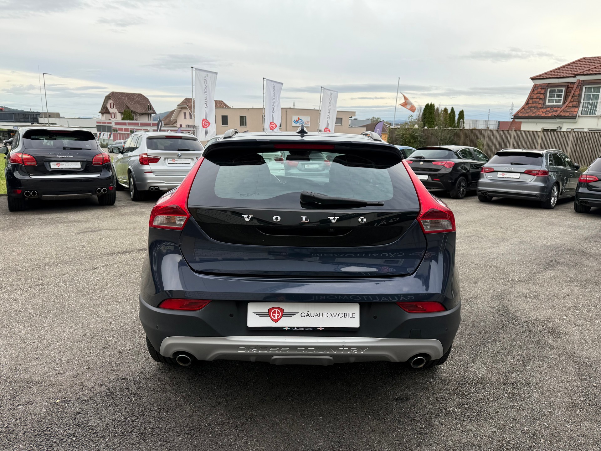 VOLVO V40 Cross Country D4 Momentum Geartronic-image-4