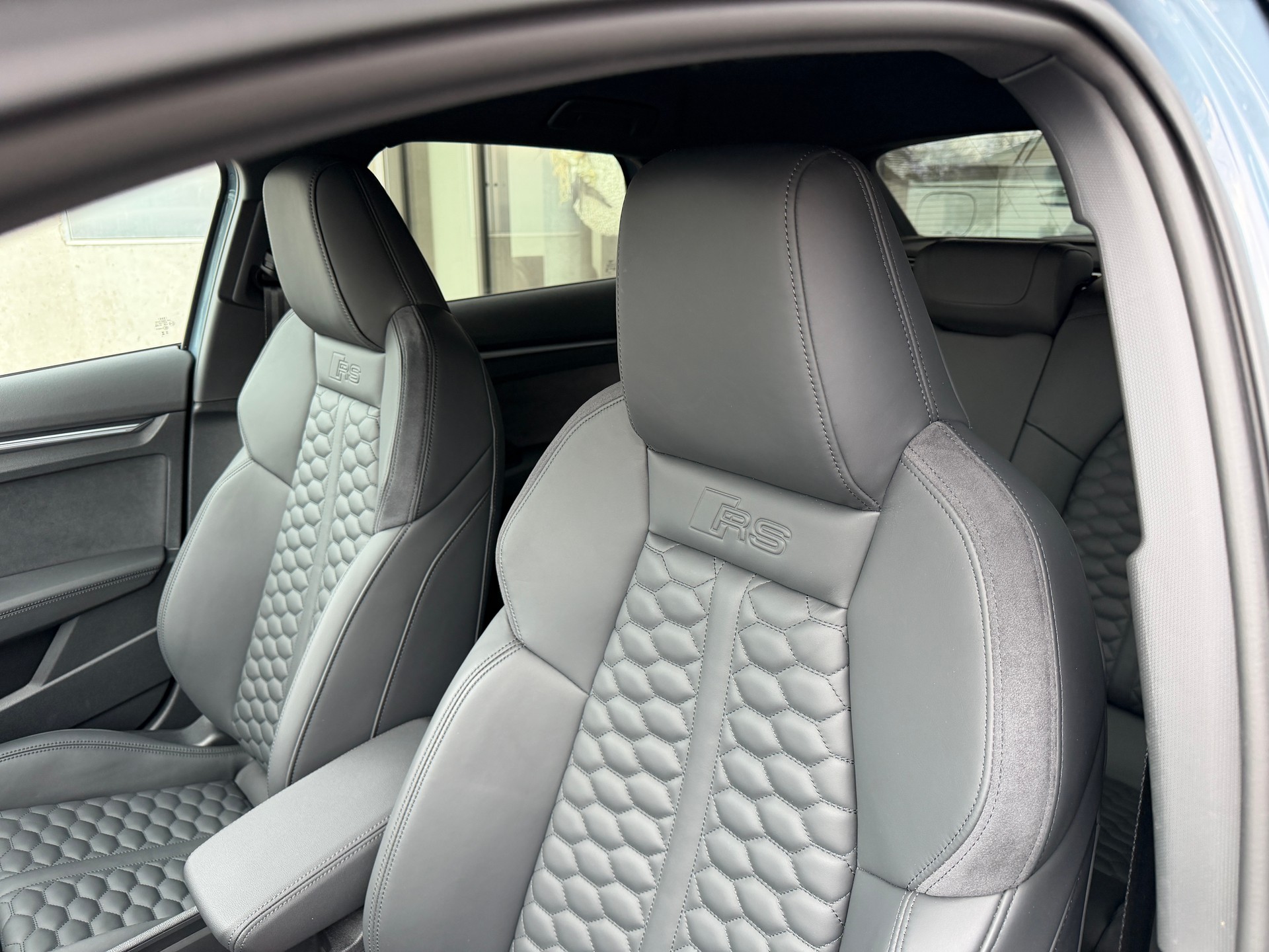 AUDI RS3 Sportback 2.5 TSI quattro S-tronic-image-12