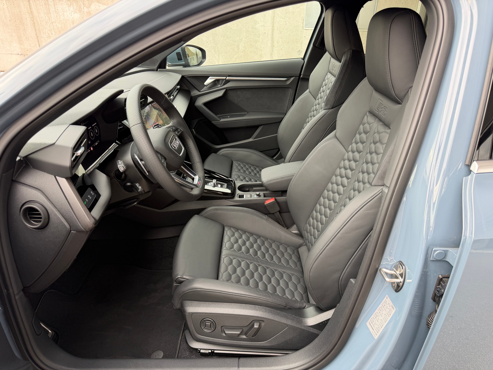 AUDI RS3 Sportback 2.5 TSI quattro S-tronic-image-11